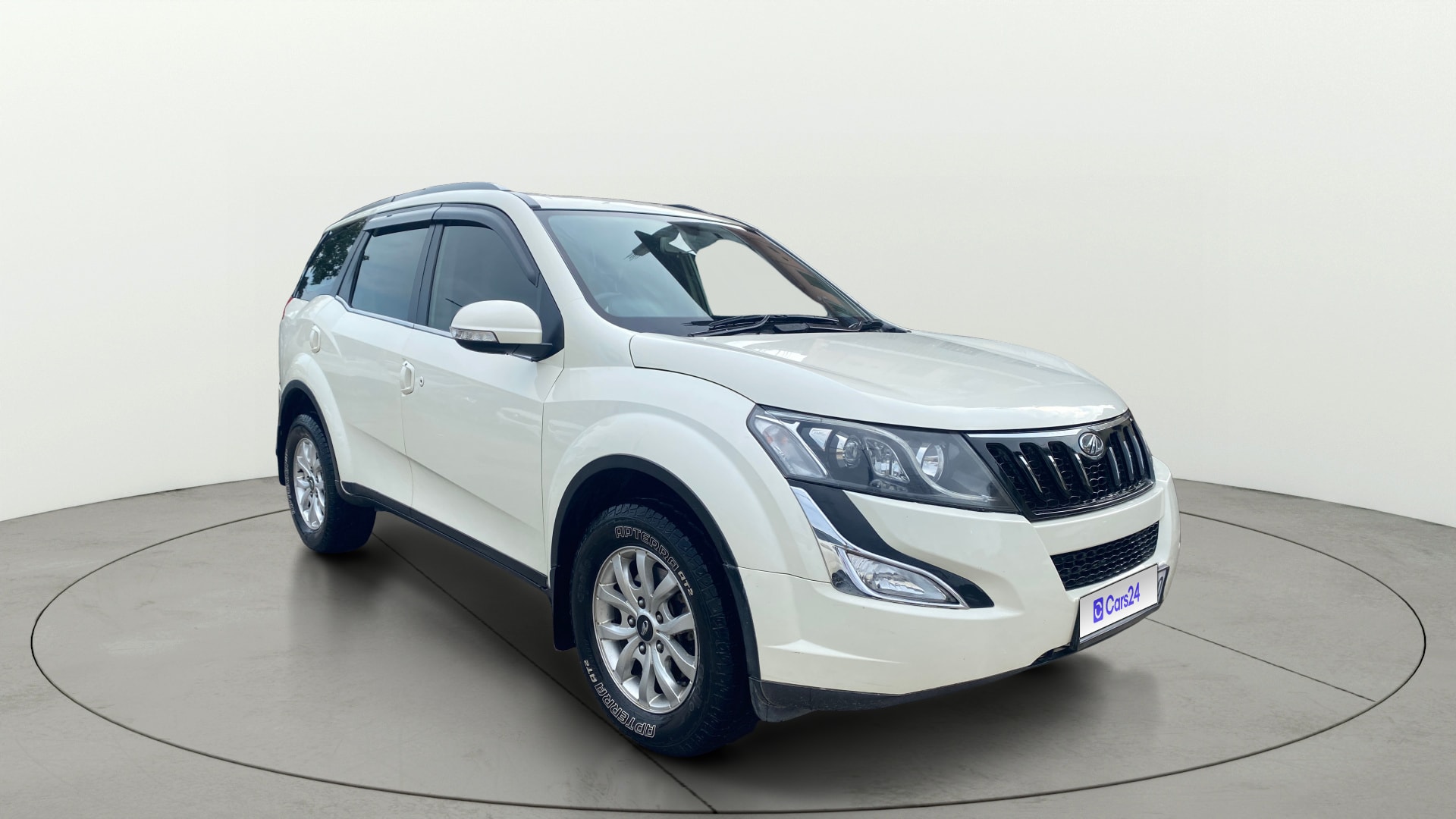 View 2015 Mahindra XUV500 W10 FWD Image 24 Used 2015 Mahindra XUV500 W10 FWD Image 24