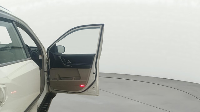 View Mahindra XUV500 Image 49 Used Mahindra XUV500 Image 49
