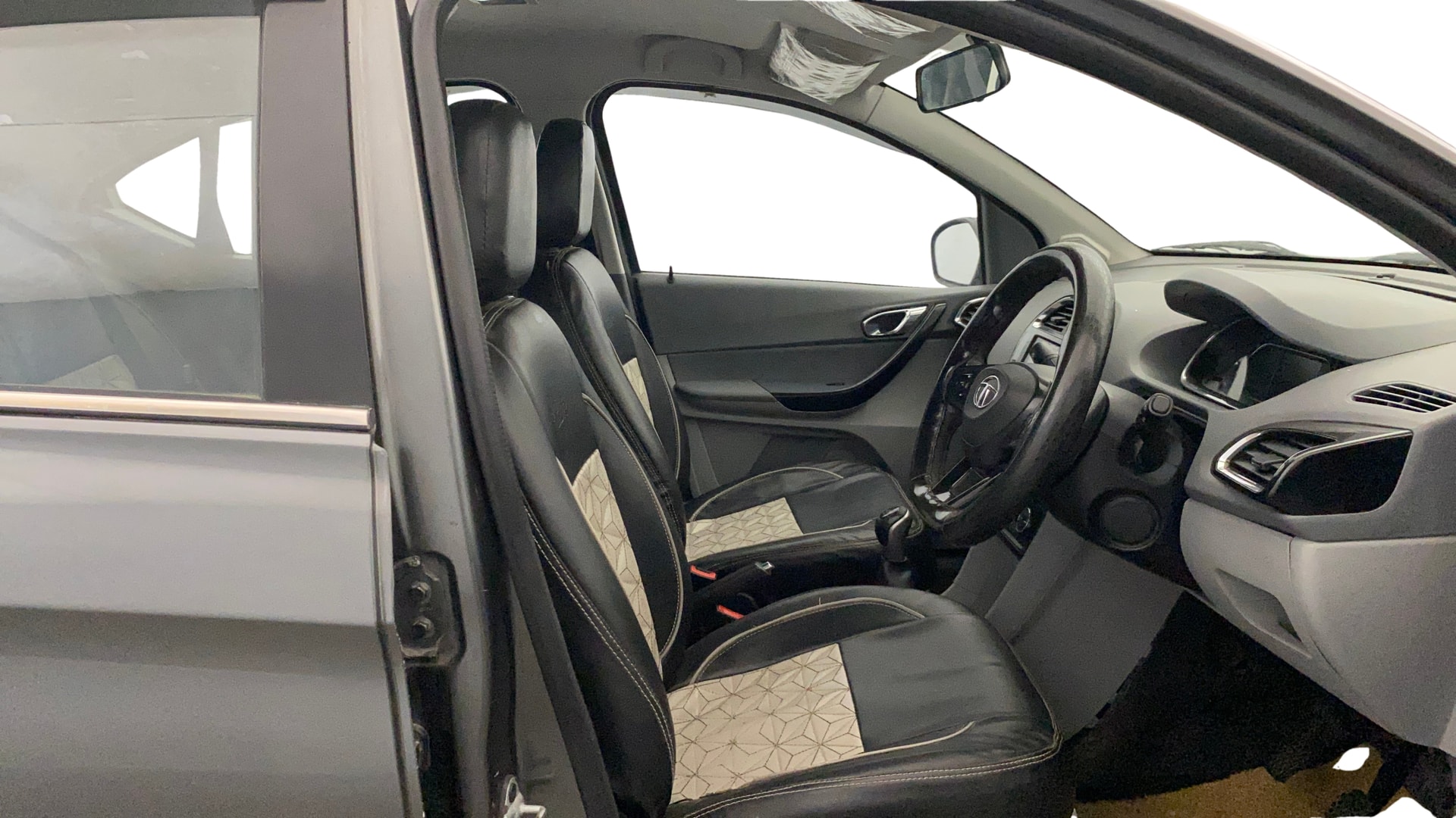 View 2021 Tata Tigor XE Diesel Image 26 Used 2021 Tata Tigor XE Diesel Image 26