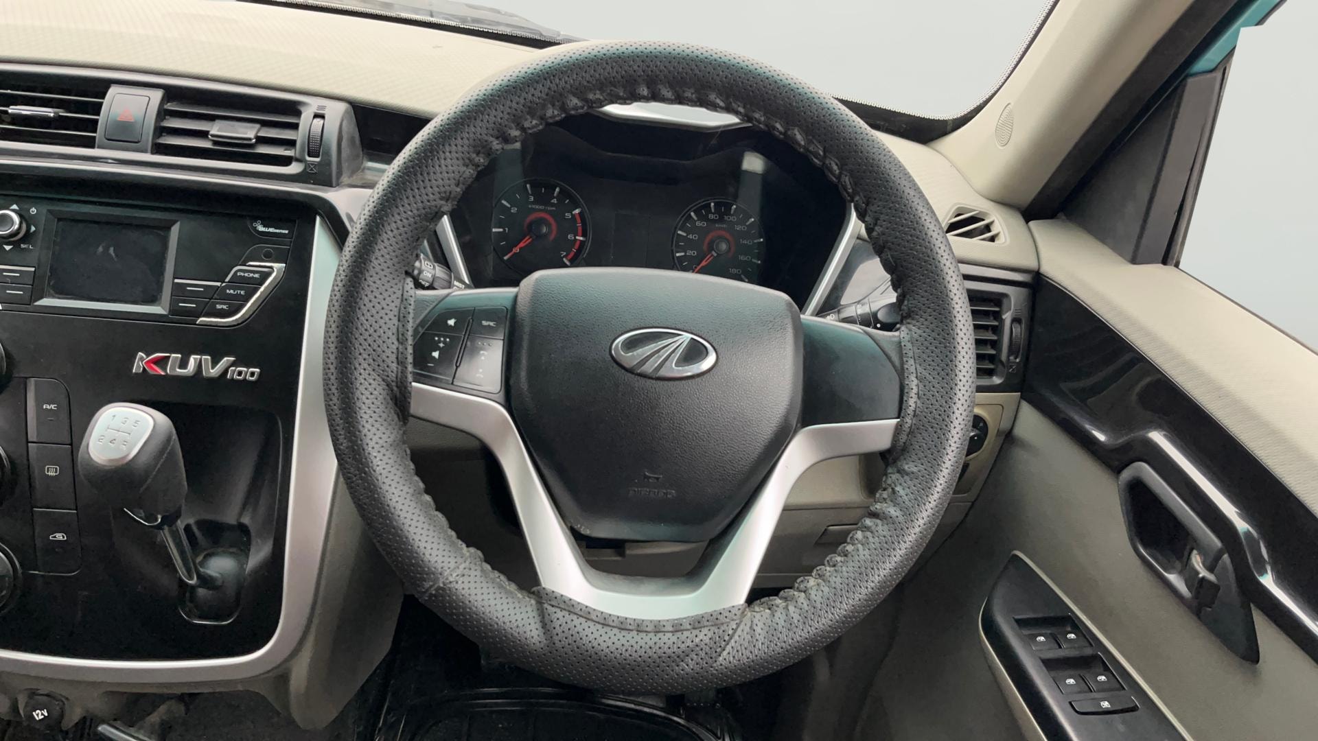 View 2016 Mahindra KUV100 K8 Petrol 5 Seater BS IV Image 12 Used 2016 Mahindra KUV100 K8 Petrol 5 Seater BS IV Image 12
