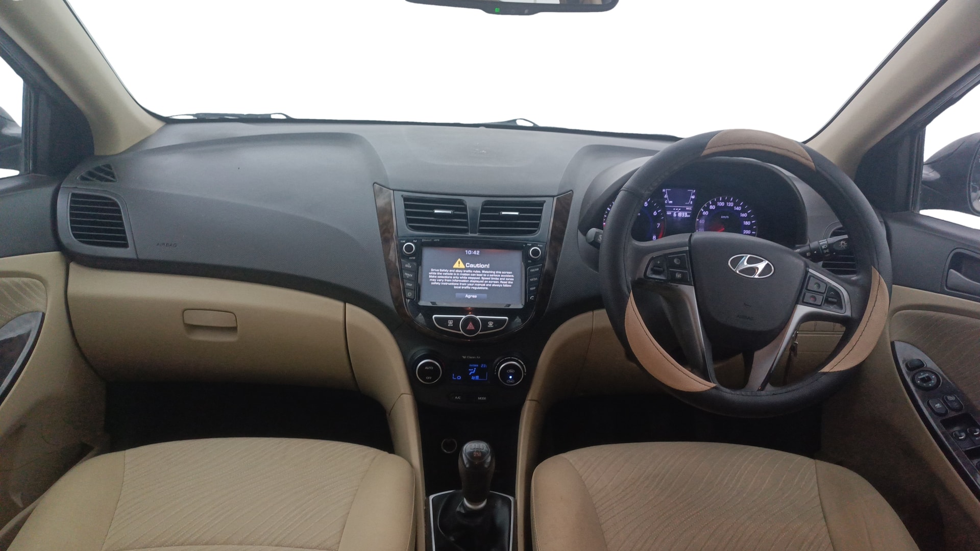 View 2017 Hyundai Verna 1.6 VTVT SX Image 15 Used 2017 Hyundai Verna 1.6 VTVT SX Image 15