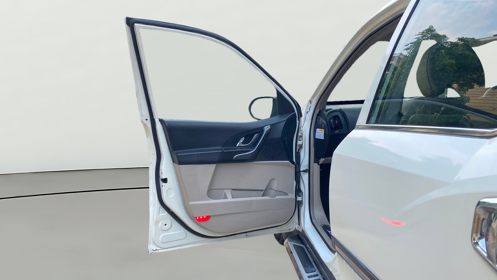 View 2016 Mahindra XUV500 W10 FWD Image 33 Used 2016 Mahindra XUV500 W10 FWD Image 33