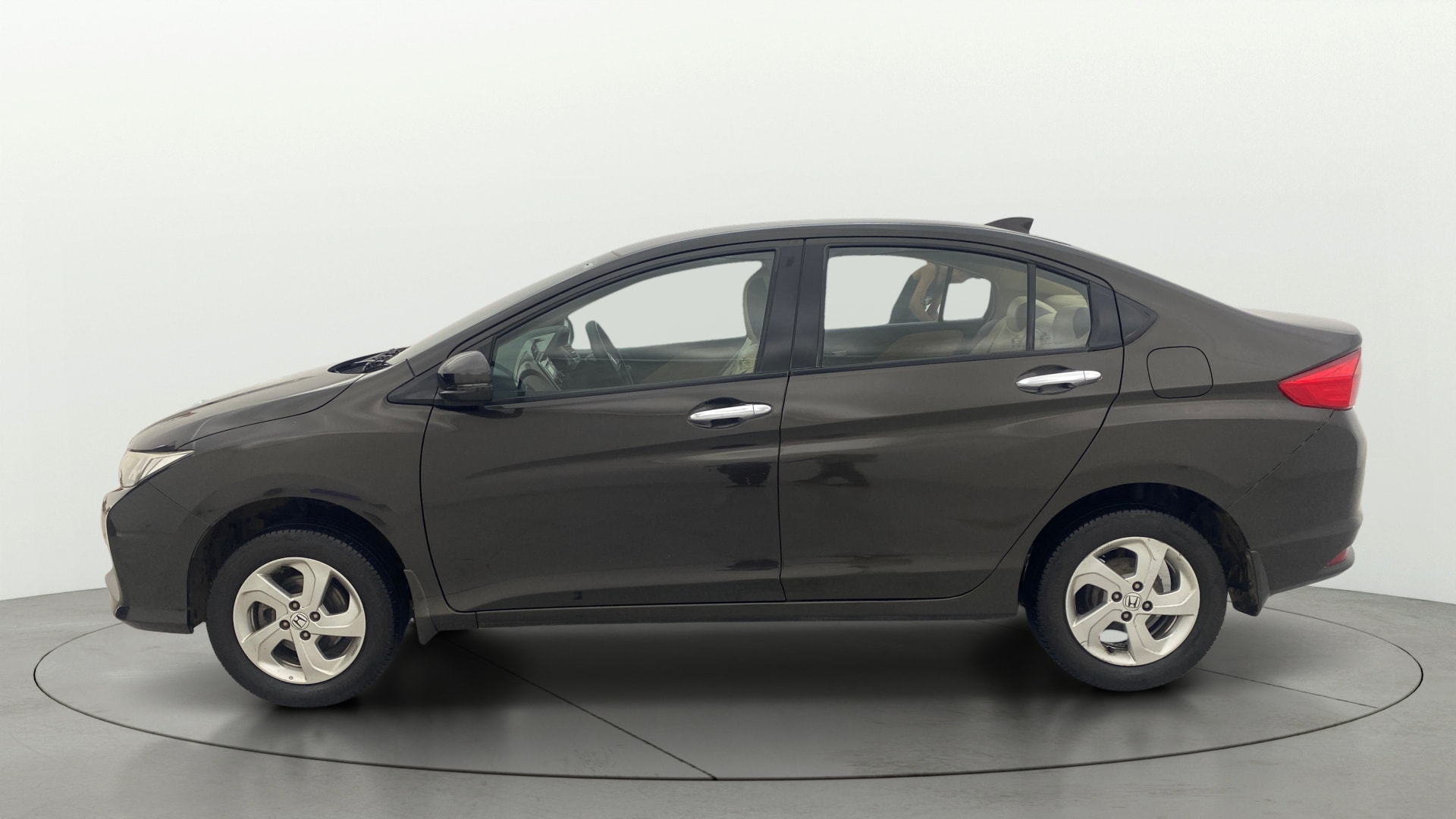 View 2015 Honda City ZX MT Diesel Anniversary Edition Image 6 Used 2015 Honda City ZX MT Diesel Anniversary Edition Image 6