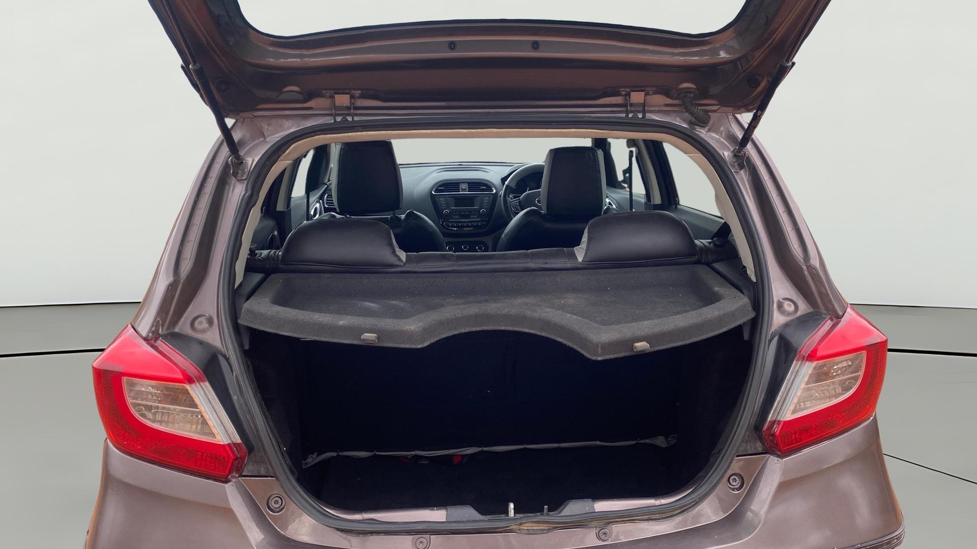 View 2018 Tata Tiago Revotorq XB Image 36 Used 2018 Tata Tiago Revotorq XB Image 36