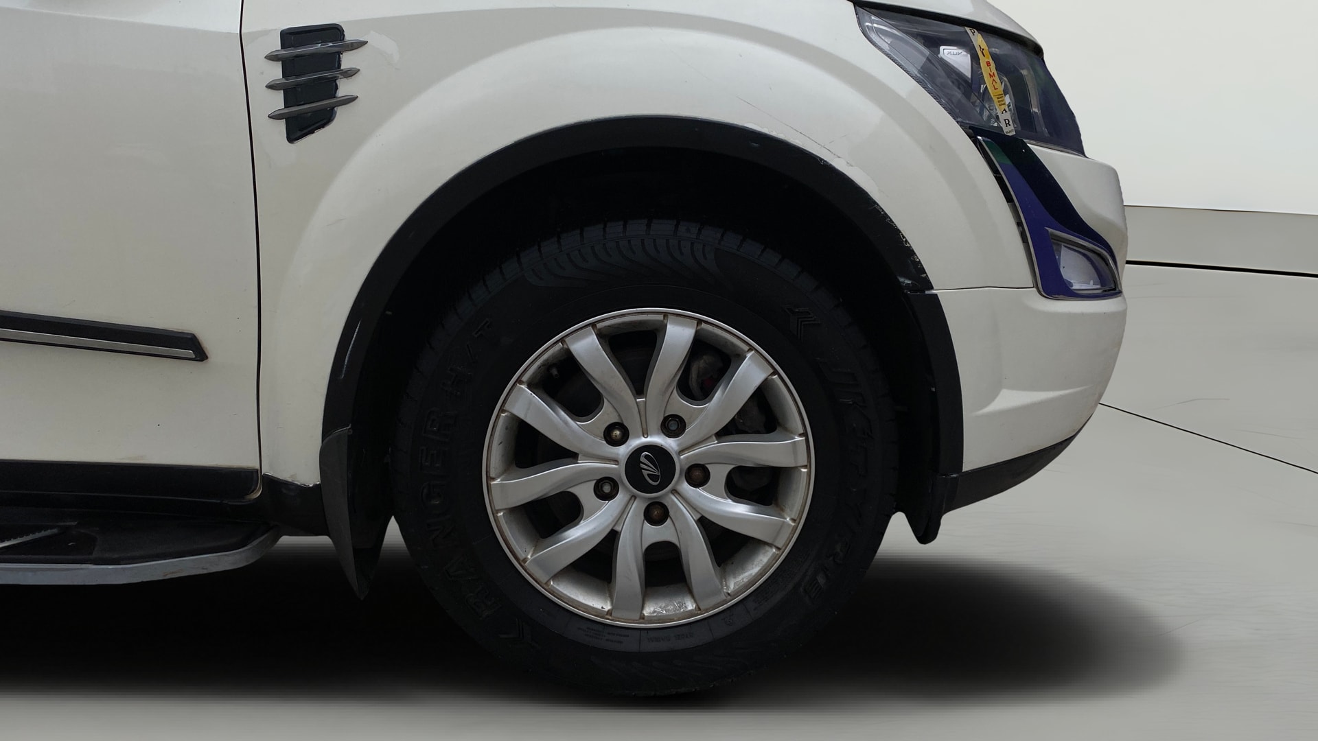 View 2017 Mahindra XUV500 W10 FWD AT Image 44 Used 2017 Mahindra XUV500 W10 FWD AT Image 44