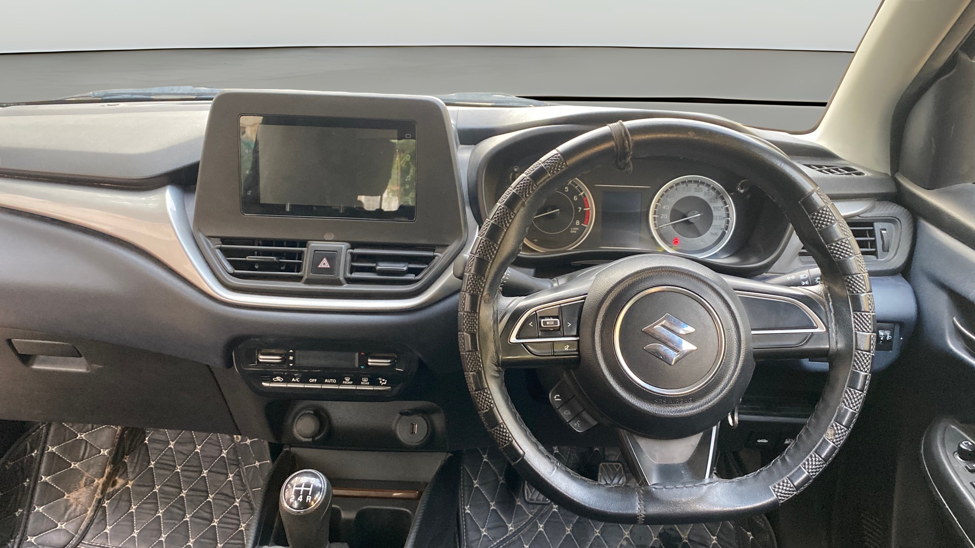 View 2023 Maruti Suzuki 1000 Base Variant Image 20 Used 2023 Maruti Suzuki 1000 Base Variant Image 20