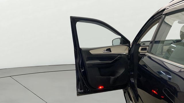 View Mahindra XUV700 Image 32 Used Mahindra XUV700 Image 32