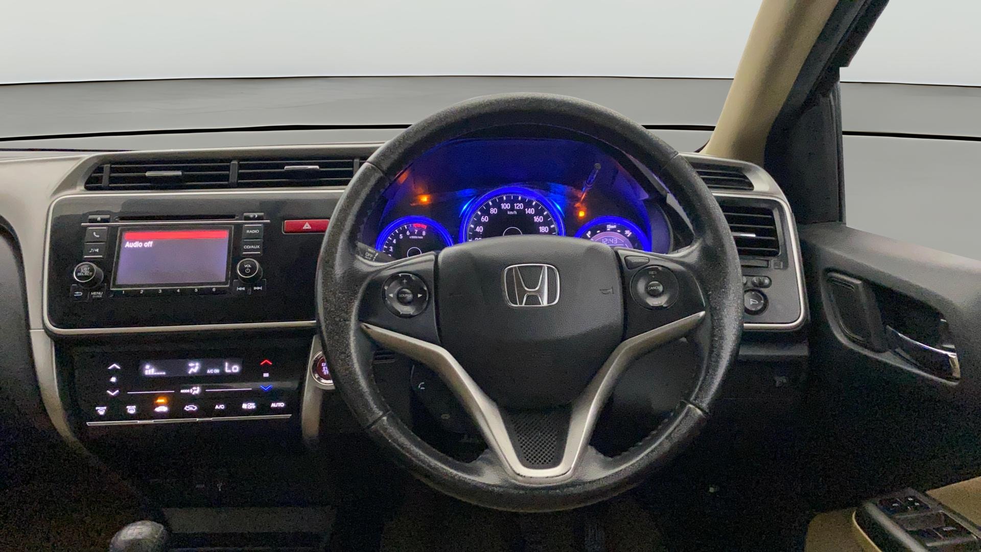 View 2015 Honda City ZX MT Diesel Anniversary Edition Image 21 Used 2015 Honda City ZX MT Diesel Anniversary Edition Image 21