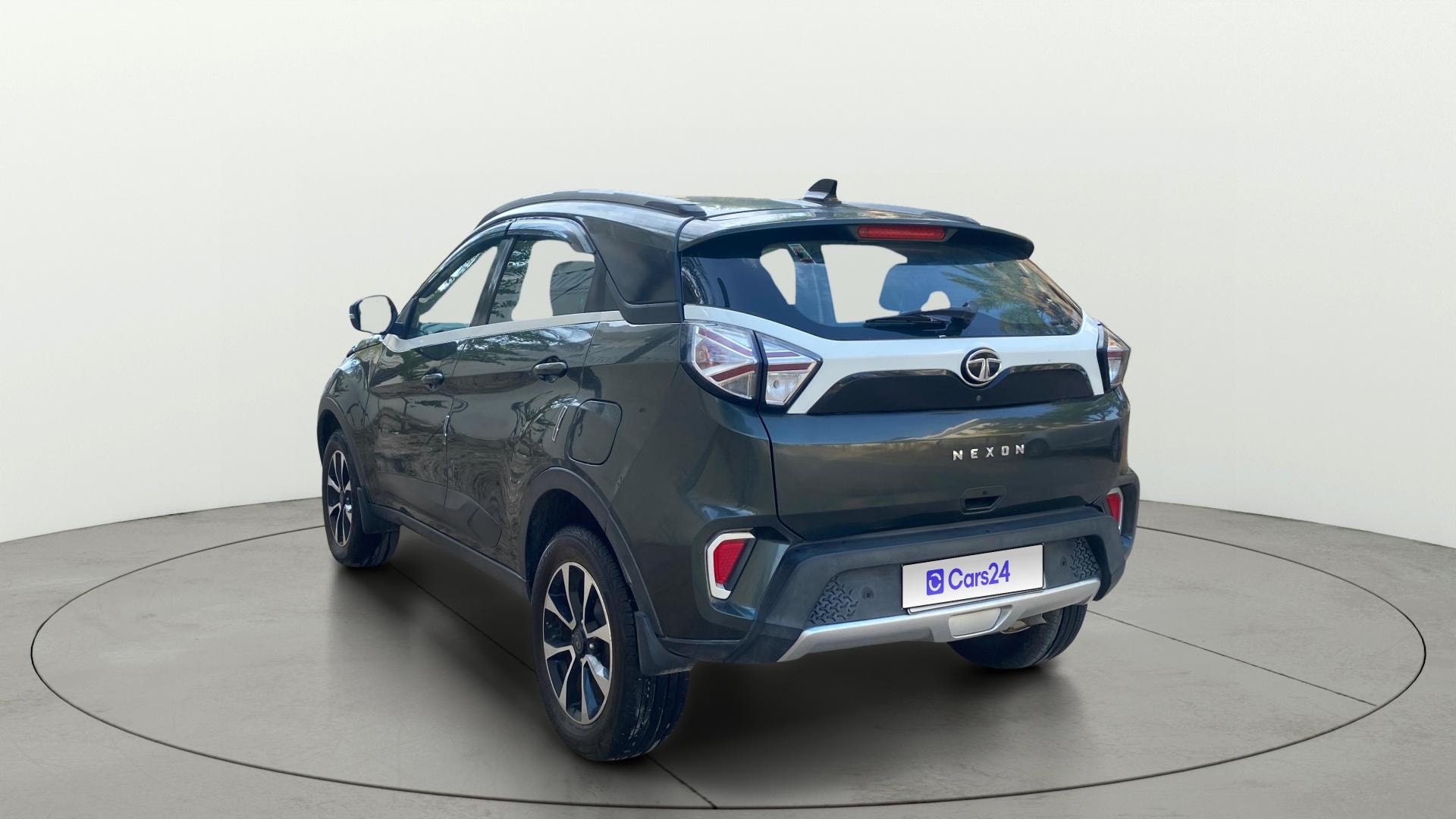 View 2022 Tata Nexon Revotron XE Image 2 Used 2022 Tata Nexon Revotron XE Image 2