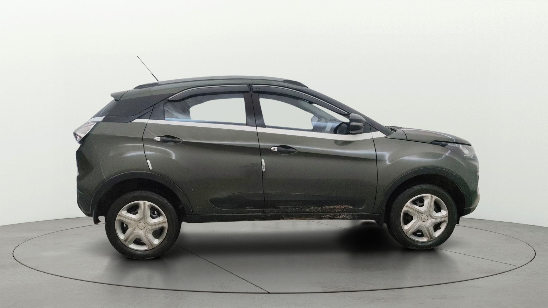 View 2022 Tata Nexon Revotron XE Image 8 Used 2022 Tata Nexon Revotron XE Image 8