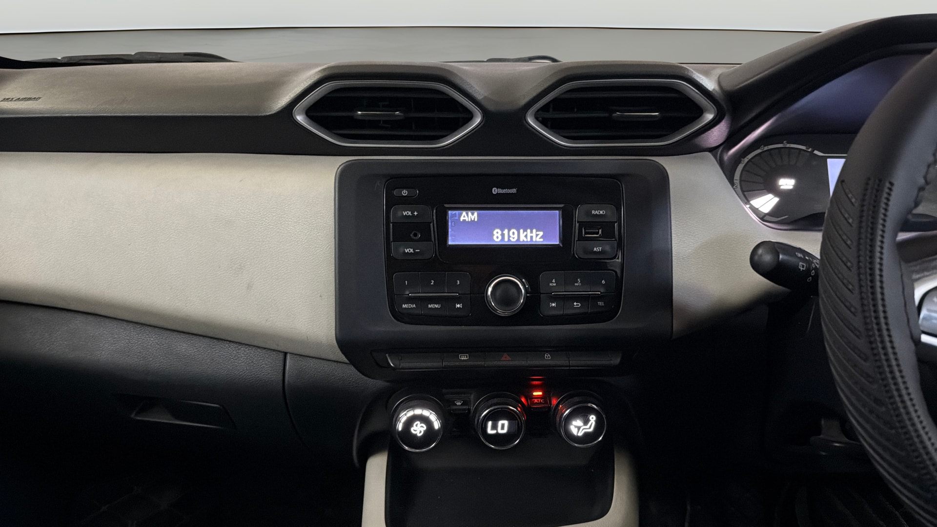View 2023 Nissan Magnite XL Image 17 Used 2023 Nissan Magnite XL Image 17