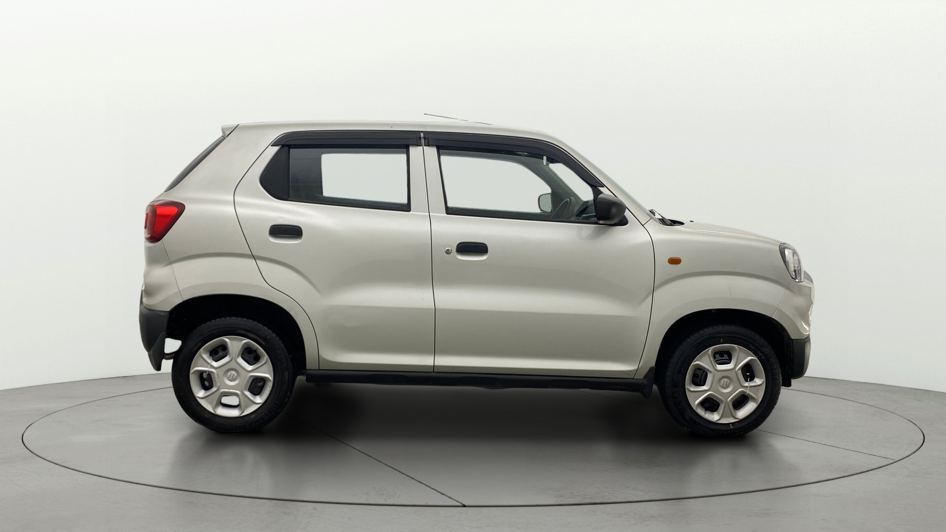 View 2024 Maruti Suzuki 1000 Base Variant Image 8 Used 2024 Maruti Suzuki 1000 Base Variant Image 8