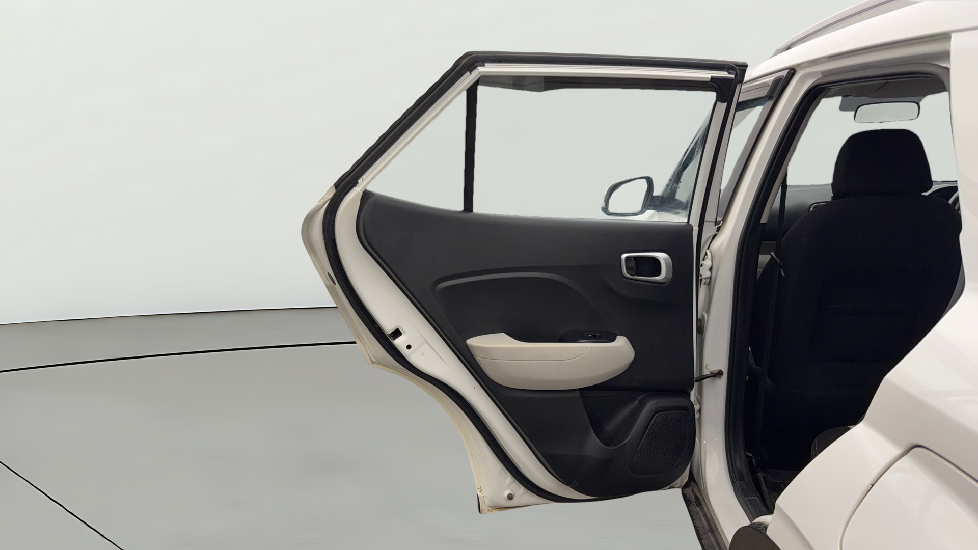 View 2022 Hyundai Venue S (O) 1.0 Turbo Petrol MT Image 15 Used 2022 Hyundai Venue S (O) 1.0 Turbo Petrol MT Image 15