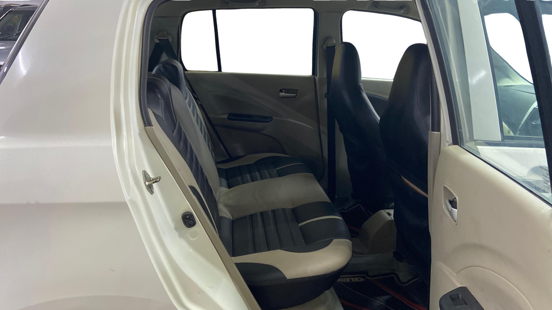 View 2015 Maruti Suzuki 1000 Base Variant Image 29 Used 2015 Maruti Suzuki 1000 Base Variant Image 29