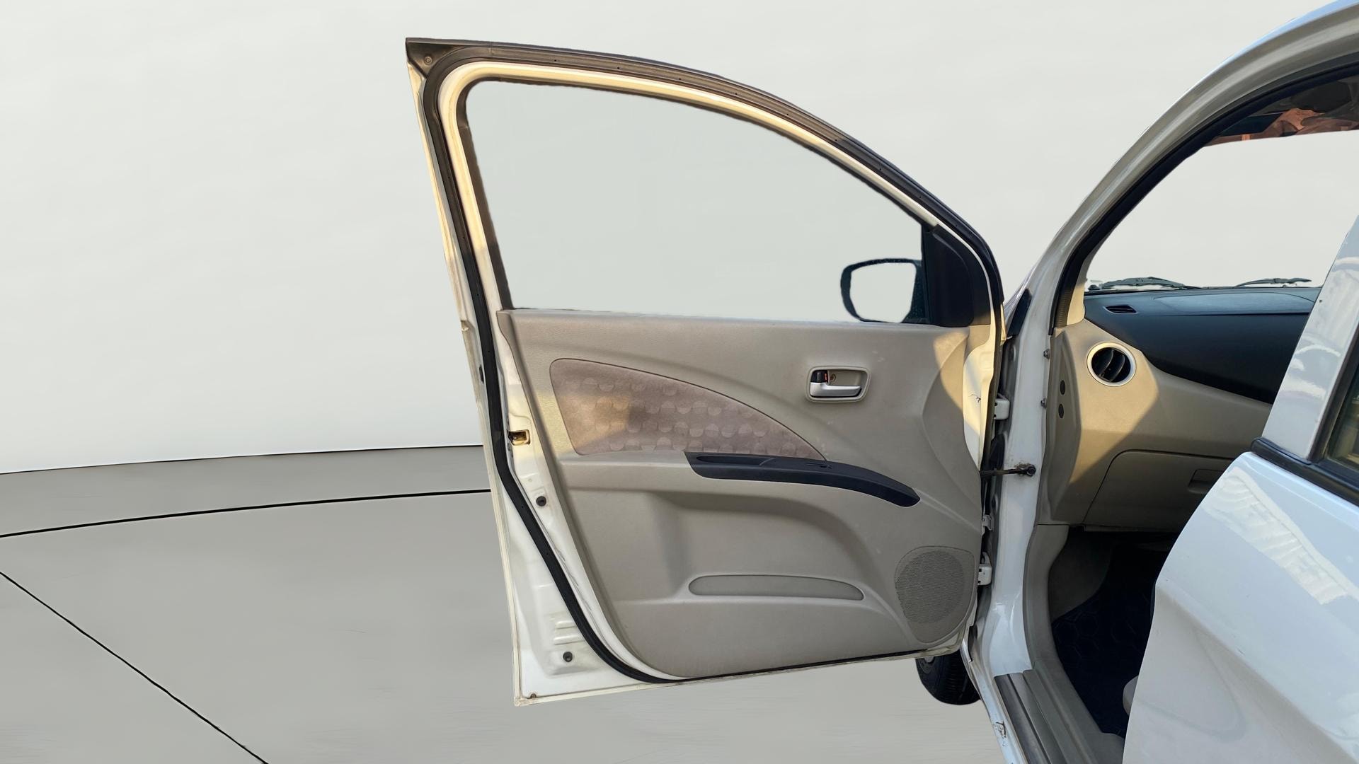 View 2014 Maruti Suzuki 1000 Base Variant Image 30 Used 2014 Maruti Suzuki 1000 Base Variant Image 30