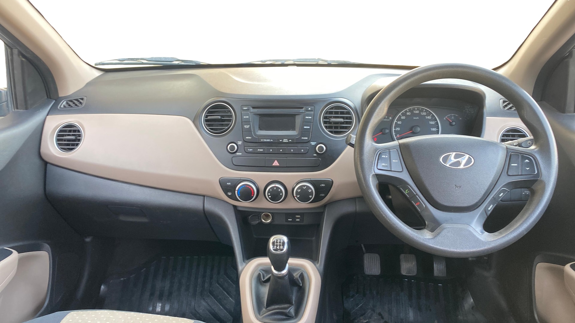 View 2016 Hyundai Grand i10 Sportz 1.2 Kappa Image 15 Used 2016 Hyundai Grand i10 Sportz 1.2 Kappa Image 15