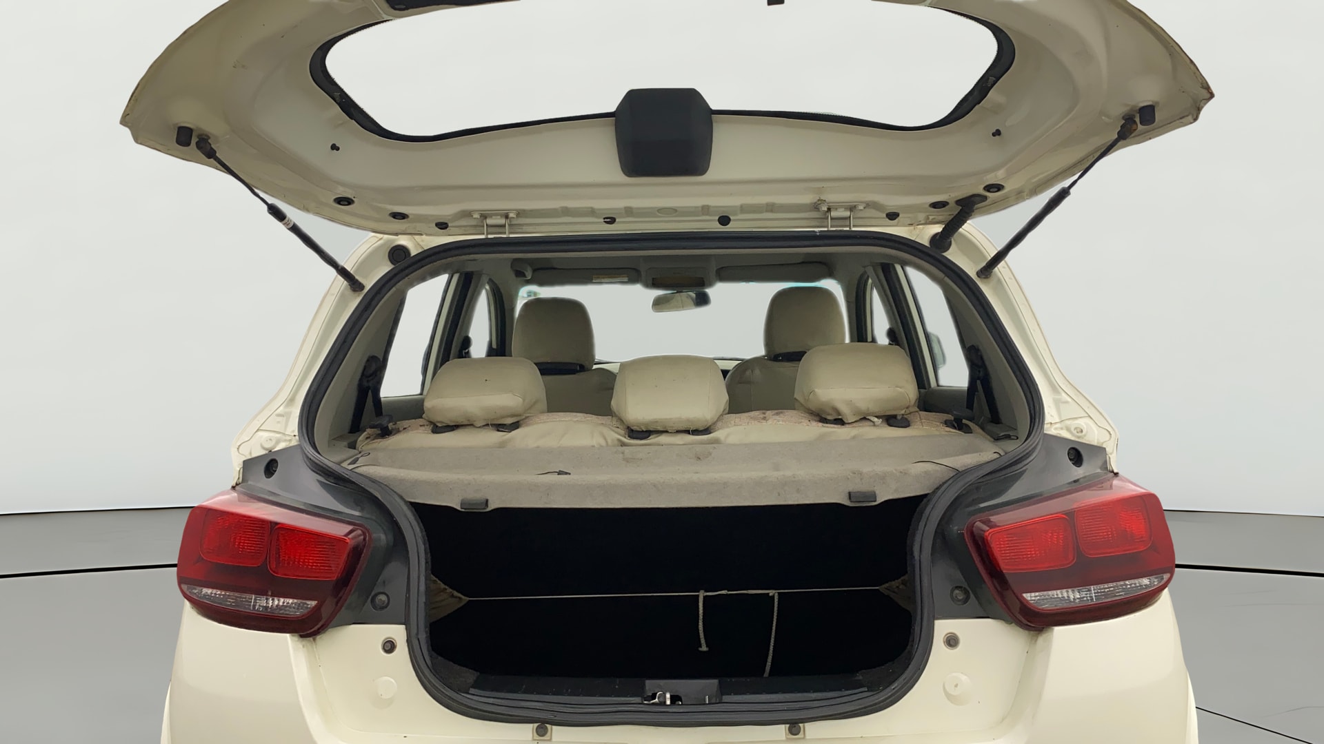 View 2016 Mahindra KUV100 K8 Petrol 5 Seater BS IV Image 36 Used 2016 Mahindra KUV100 K8 Petrol 5 Seater BS IV Image 36