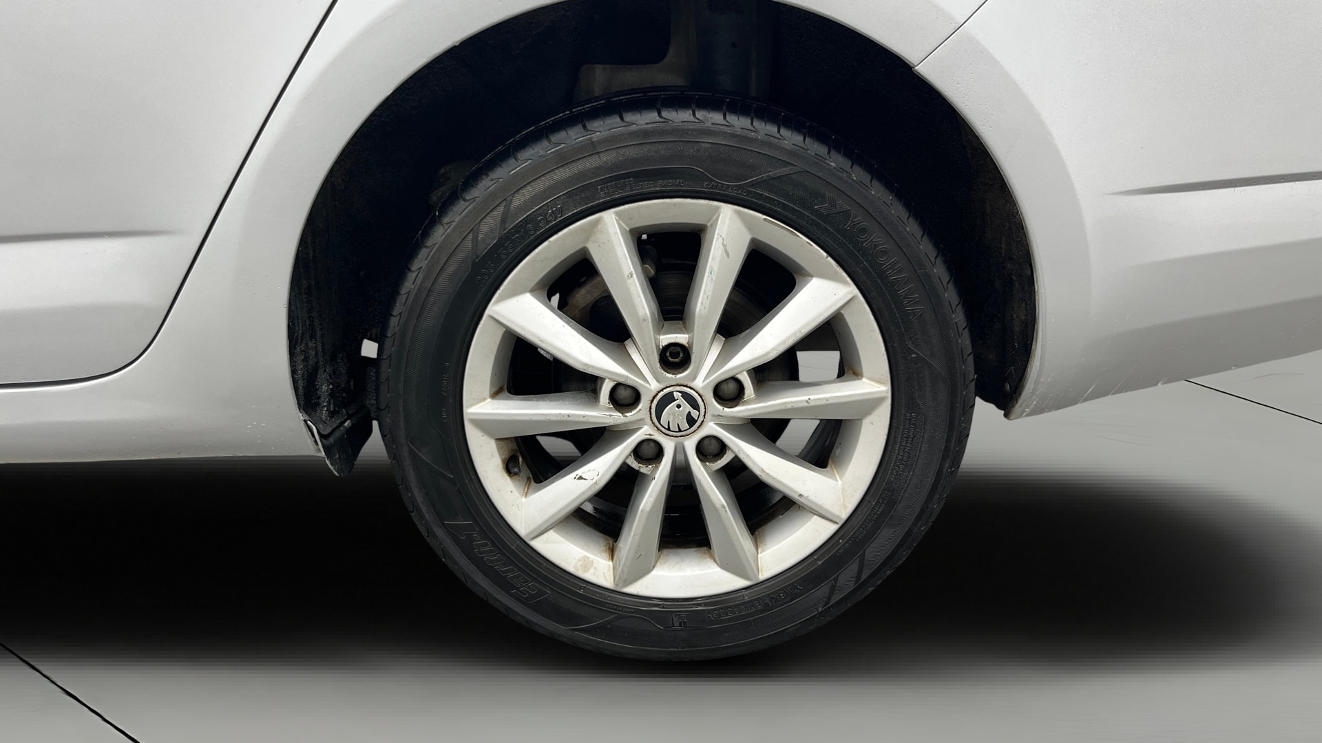 View 2015 Skoda Octavia 1.4 Ambition TSI MT Image 11 Used 2015 Skoda Octavia 1.4 Ambition TSI MT Image 11