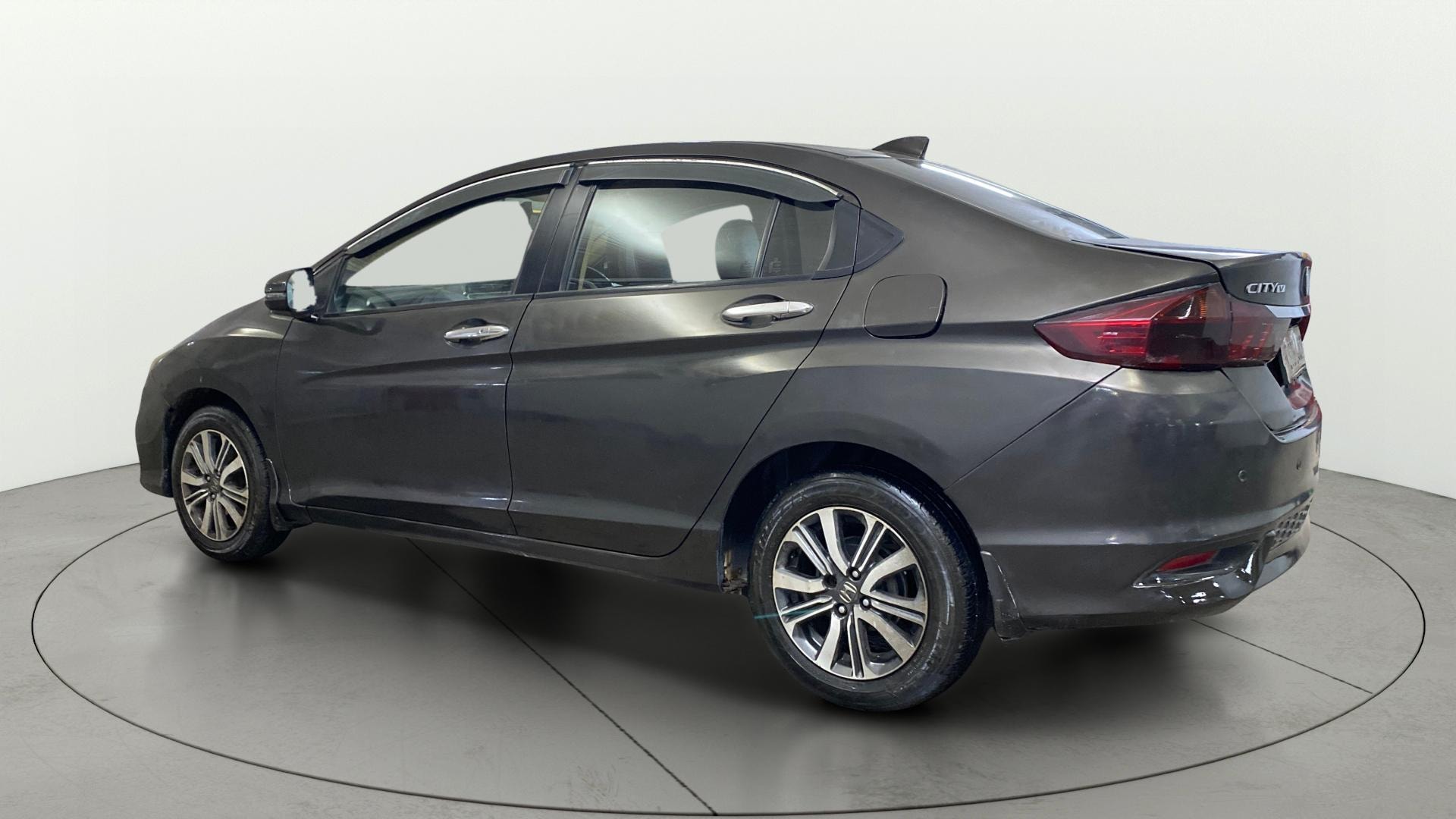 View 2017 Honda City ZX MT Diesel Anniversary Edition Image 2 Used 2017 Honda City ZX MT Diesel Anniversary Edition Image 2