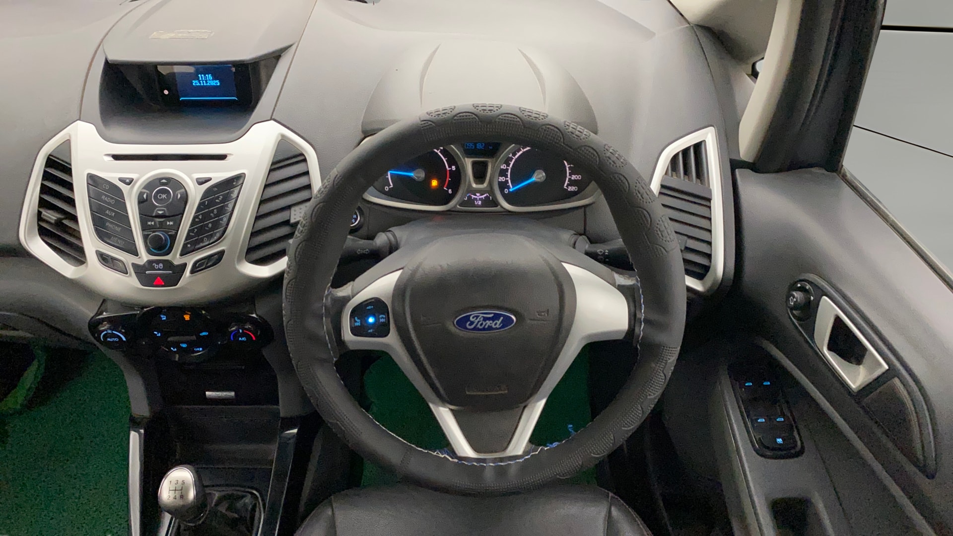 View 2015 Ford EcoSport 1.5 TDCi Diesel Ambiente BS IV Image 12 Used 2015 Ford EcoSport 1.5 TDCi Diesel Ambiente BS IV Image 12