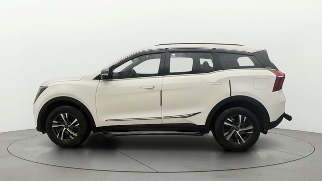 View Mahindra XUV700 Image 26 Used Mahindra XUV700 Image 26