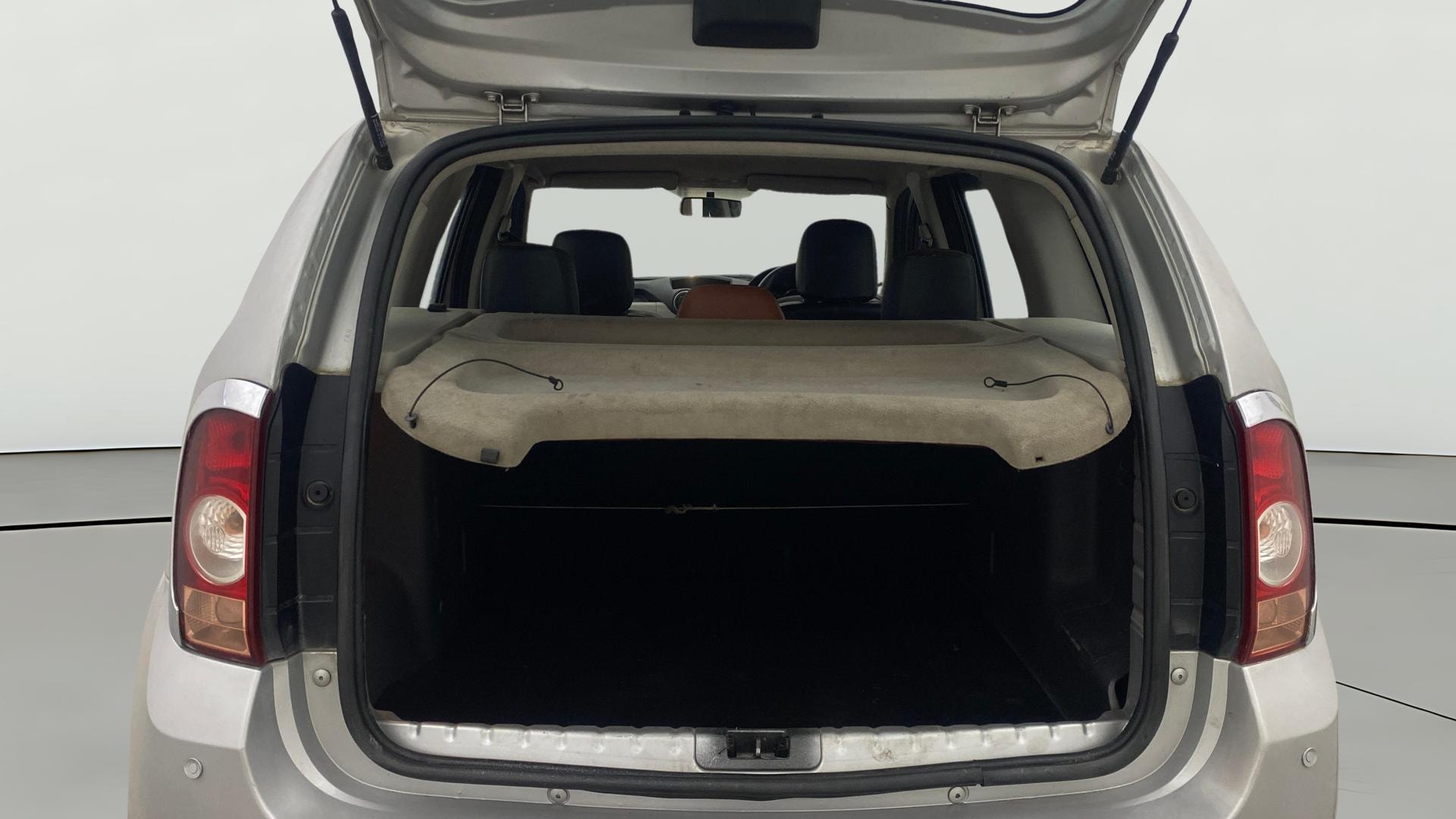 View 2015 Renault Duster Diesel 85PS STD Image 36 Used 2015 Renault Duster Diesel 85PS STD Image 36