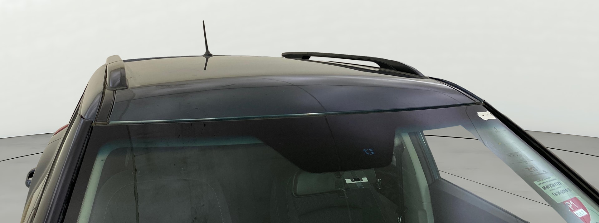 View 2019 Mahindra XUV300 W4 Petrol BS IV Image 6 Used 2019 Mahindra XUV300 W4 Petrol BS IV Image 6