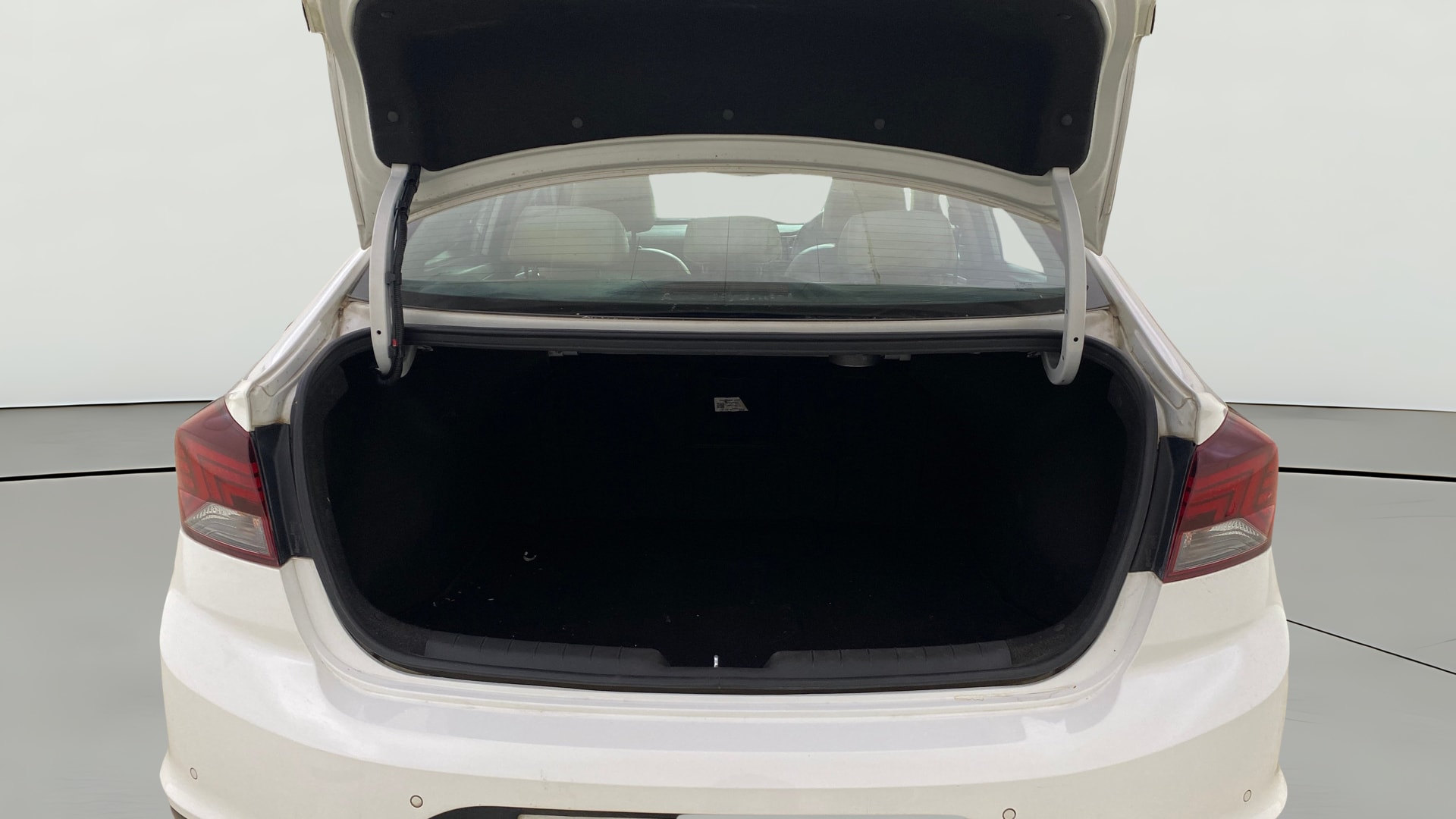 View 2021 Hyundai Elantra 1.6 CRDi S Image 41 Used 2021 Hyundai Elantra 1.6 CRDi S Image 41