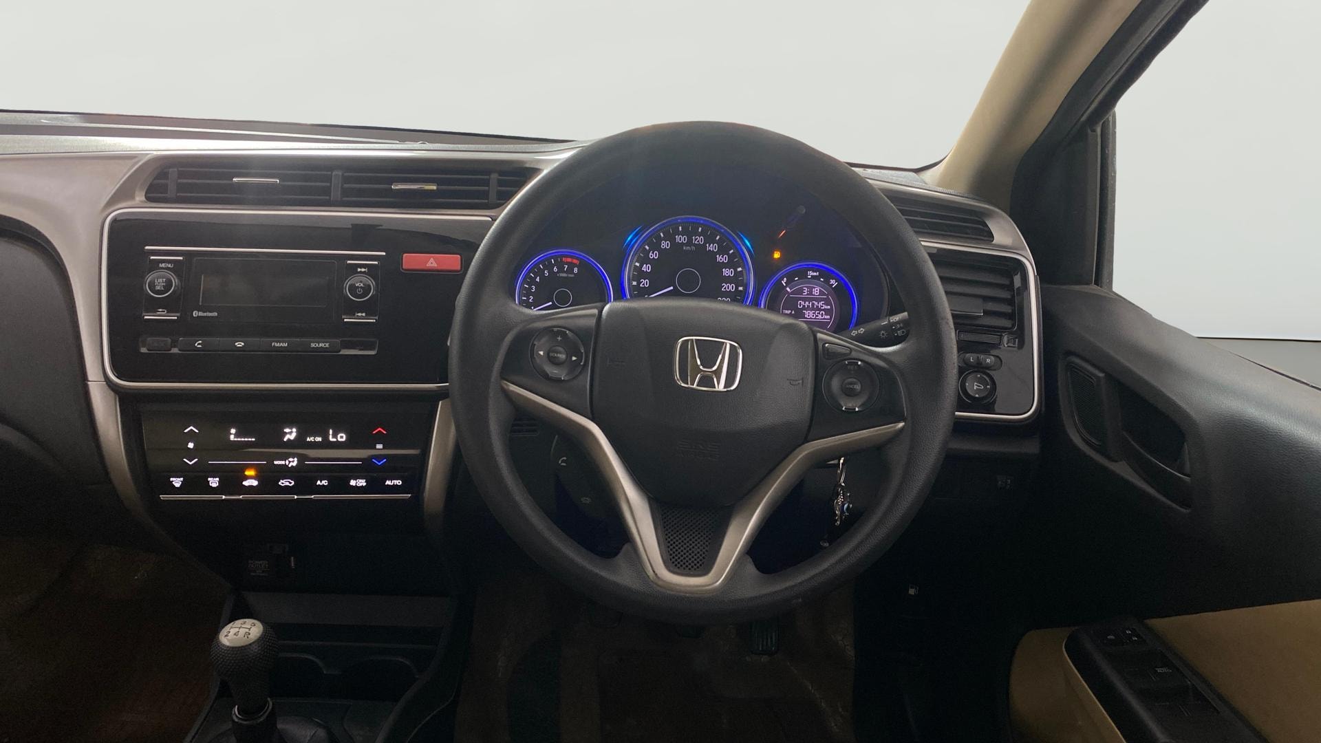 View 2015 Honda City ZX MT Diesel Anniversary Edition Image 21 Used 2015 Honda City ZX MT Diesel Anniversary Edition Image 21