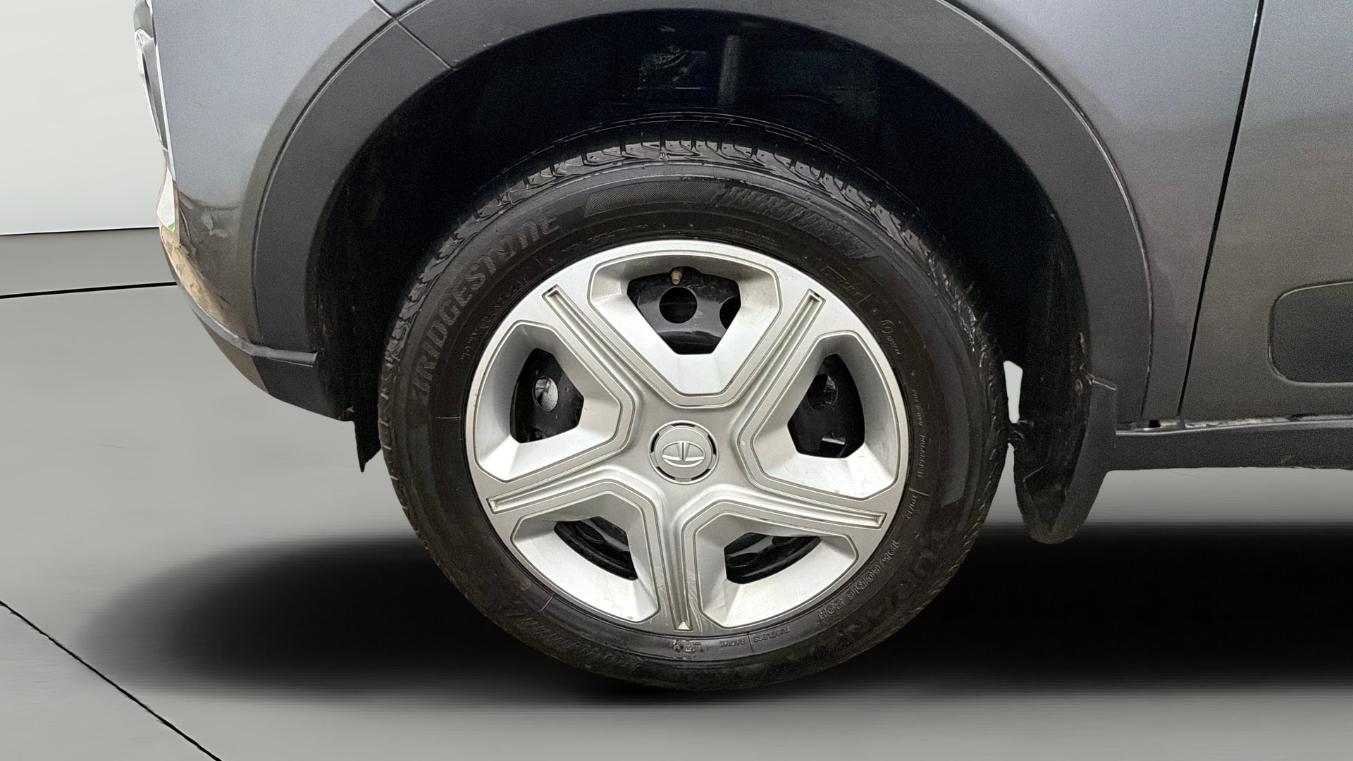 View 2024 Tata Nexon Revotron XE Image 28 Used 2024 Tata Nexon Revotron XE Image 28