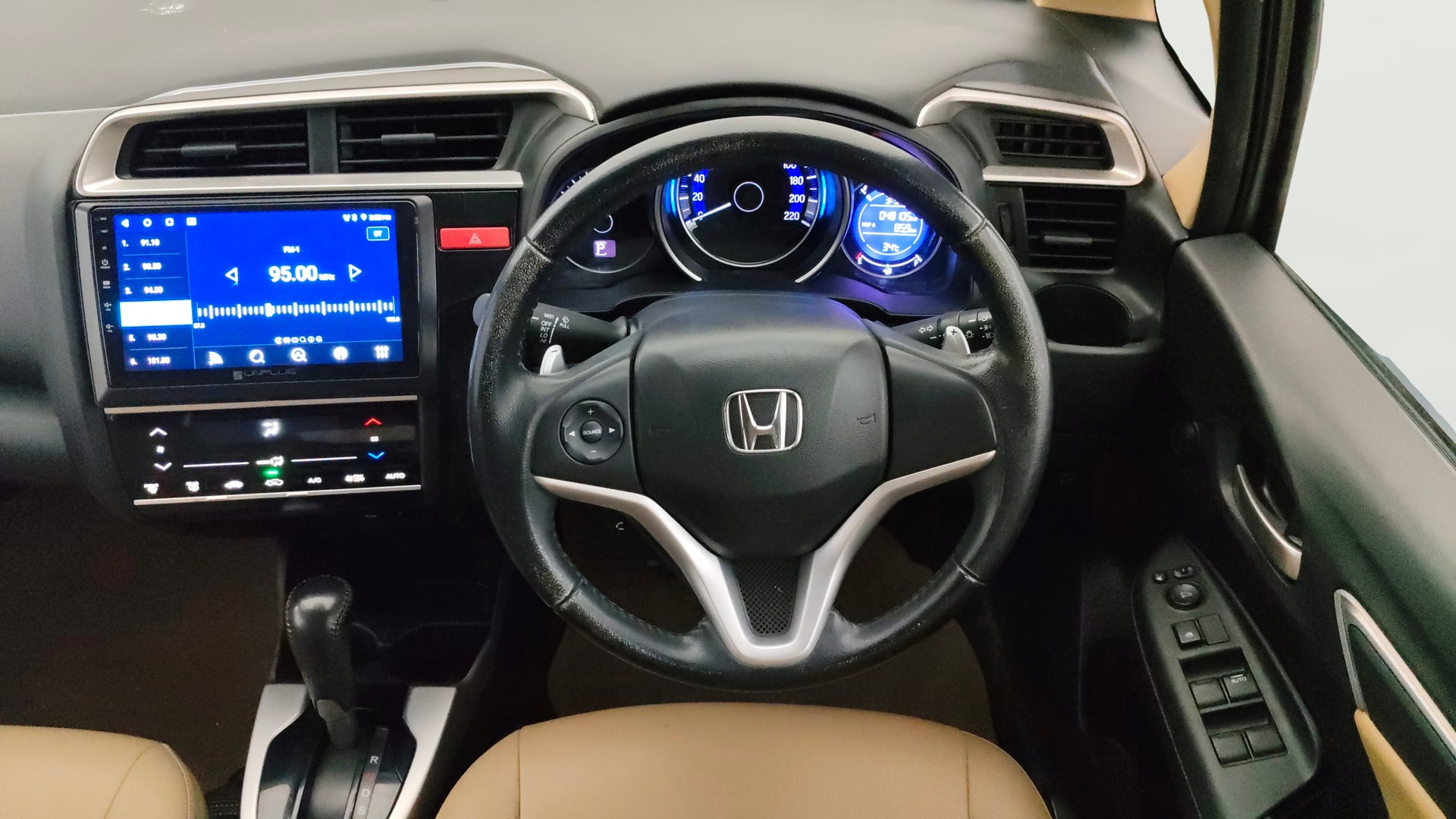 View 2016 Honda Jazz E MT Diesel Image 12 Used 2016 Honda Jazz E MT Diesel Image 12