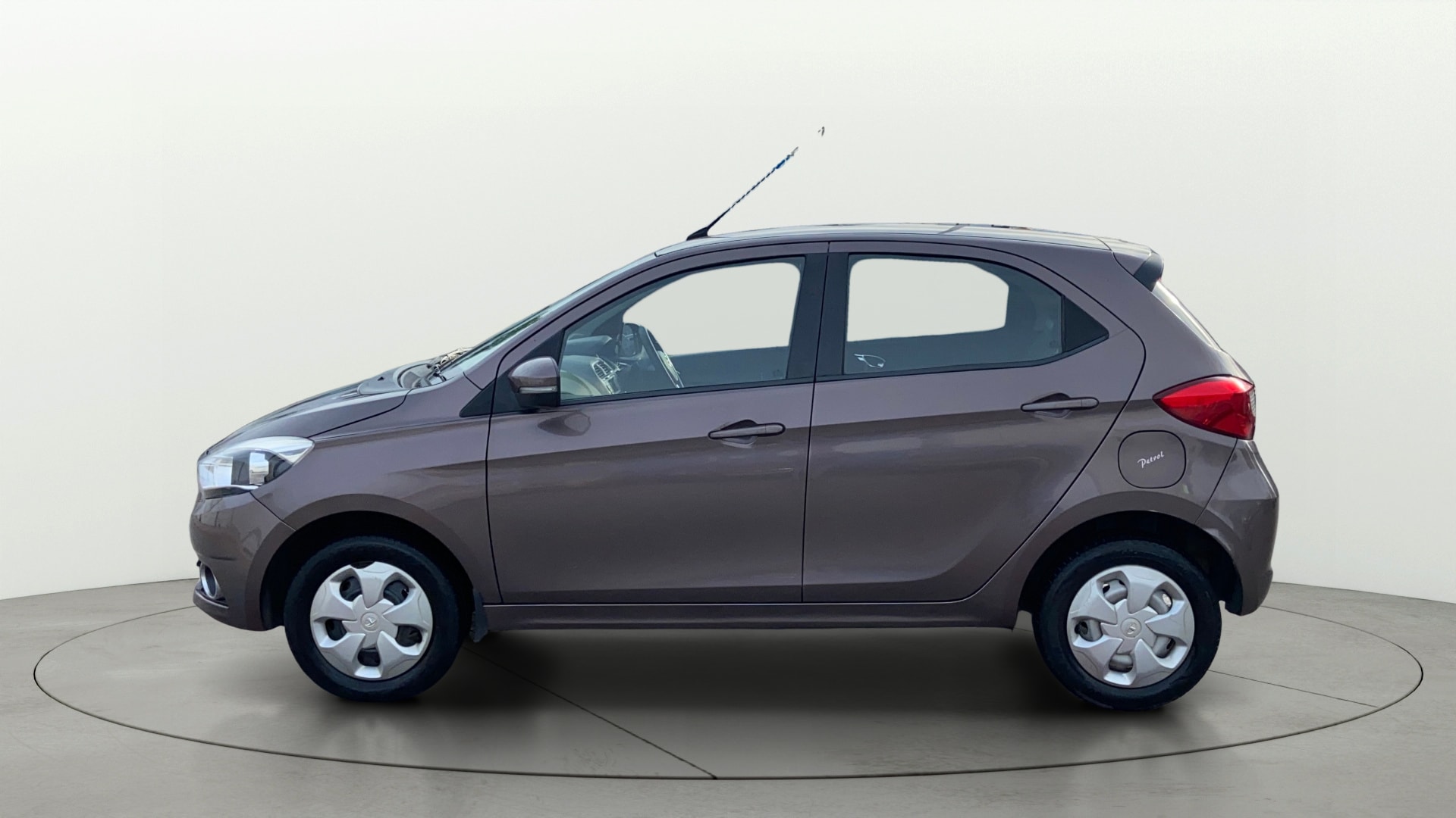 View 2017 Tata Tiago Revotorq XB Image 5 Used 2017 Tata Tiago Revotorq XB Image 5