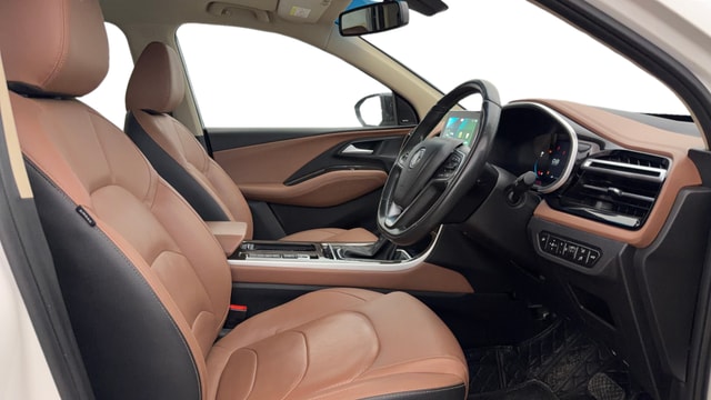 View MG Hector Plus Image 19 Used MG Hector Plus Image 19