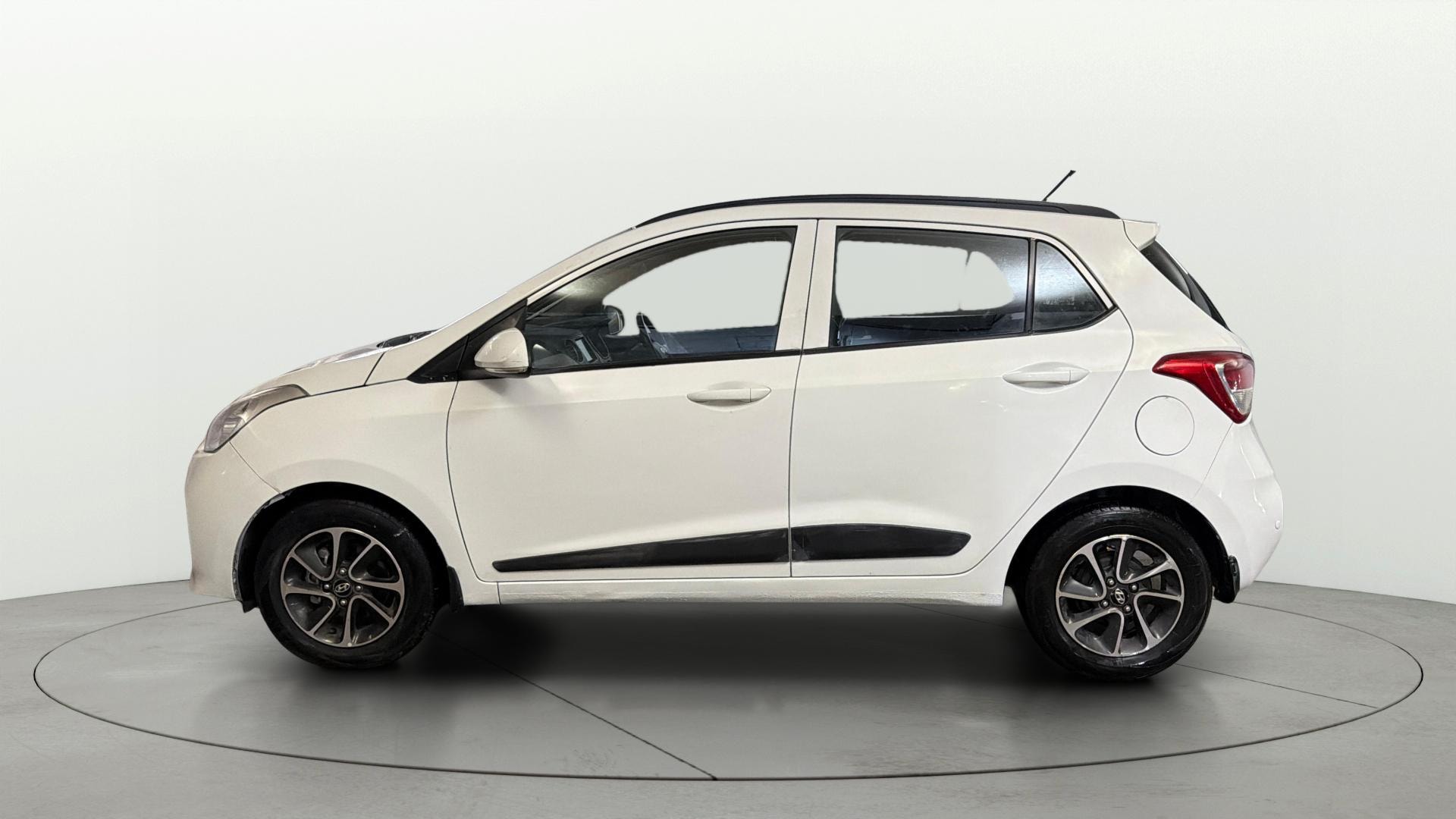 View 2018 Hyundai Grand i10 1.2 Sportz AT Petrol Image 5 Used 2018 Hyundai Grand i10 1.2 Sportz AT Petrol Image 5