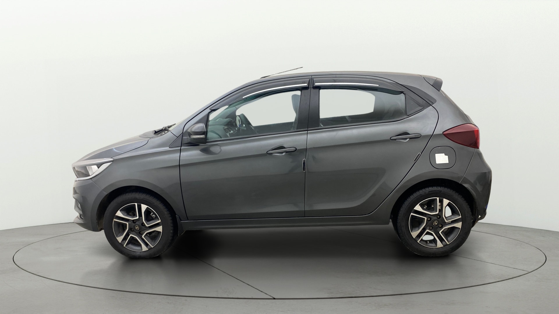 View 2021 Tata Tiago Revotorq XB Image 5 Used 2021 Tata Tiago Revotorq XB Image 5