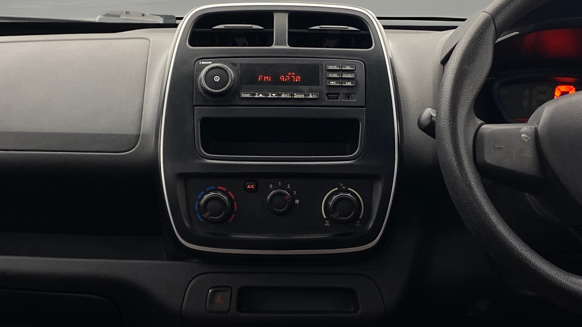 View 2017 Renault Kwid RXL Image 17 Used 2017 Renault Kwid RXL Image 17