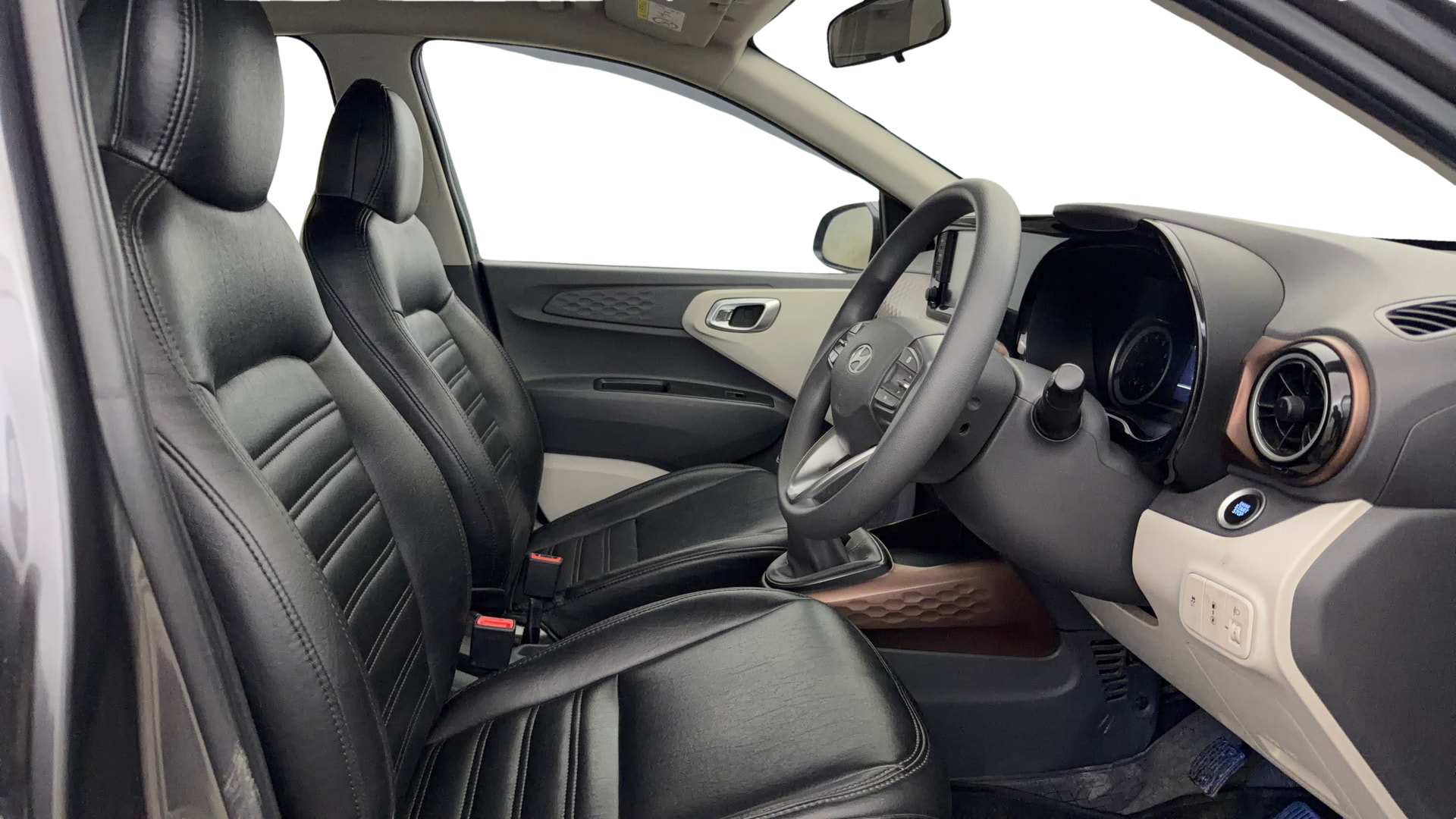 View 2025 Hyundai Aura SX MT CNG Image 26 Used 2025 Hyundai Aura SX MT CNG Image 26