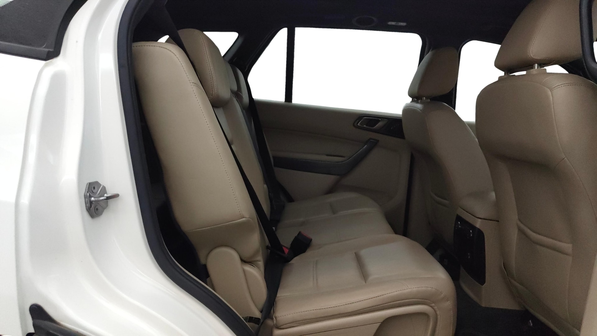 View 2017 Ford Endeavour 3.2L AWD AT Titanium Image 32 Used 2017 Ford Endeavour 3.2L AWD AT Titanium Image 32