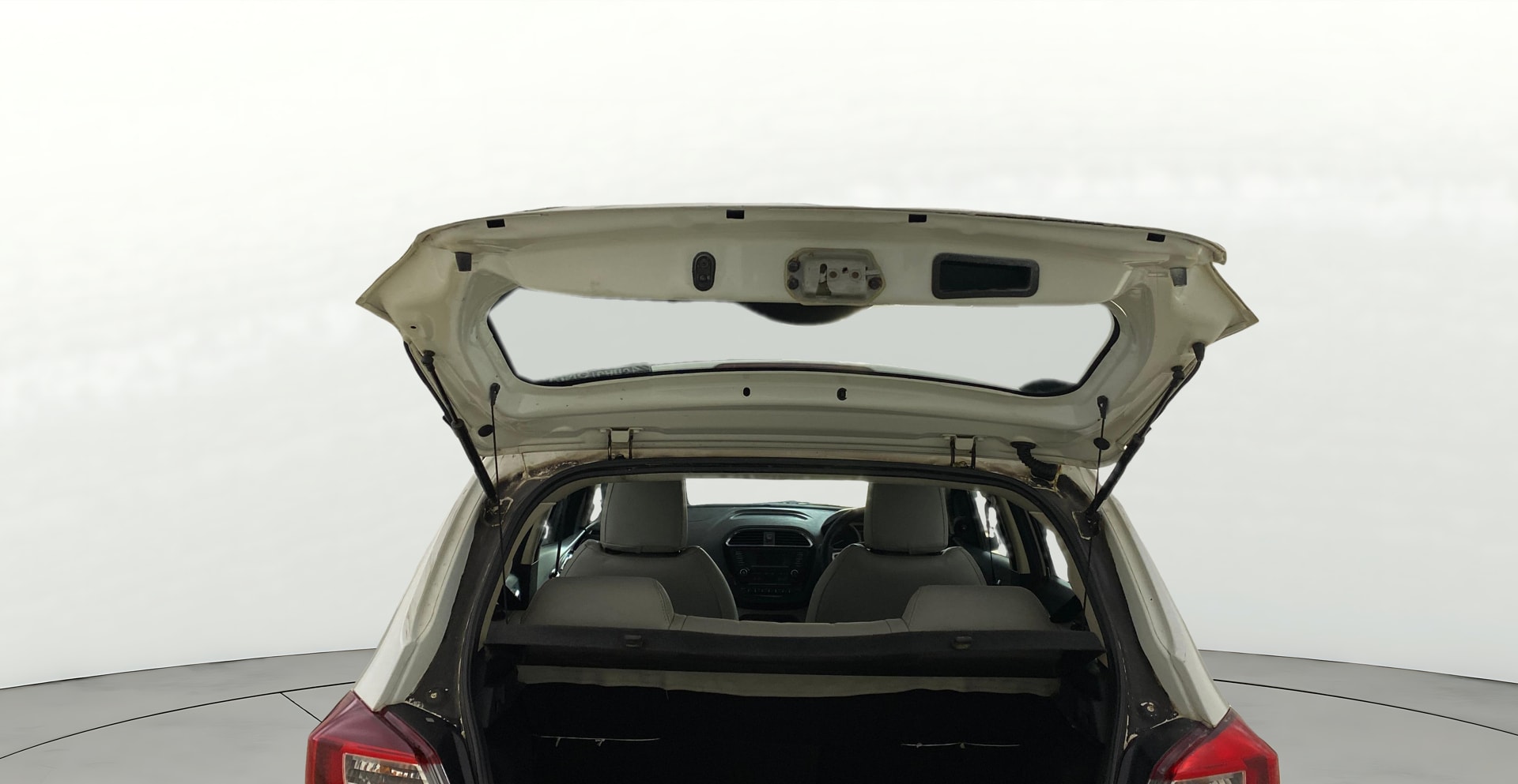 View 2016 Tata Tiago Revotorq XB Image 16 Used 2016 Tata Tiago Revotorq XB Image 16