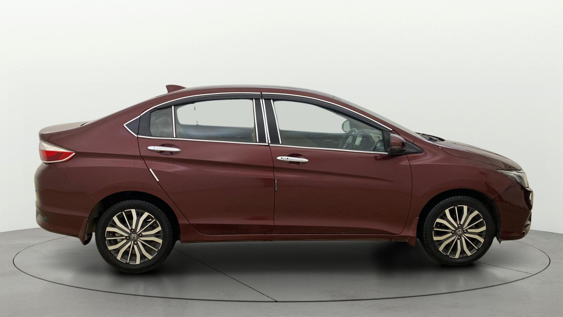 View 2017 Honda City ZX MT Diesel Anniversary Edition Image 9 Used 2017 Honda City ZX MT Diesel Anniversary Edition Image 9