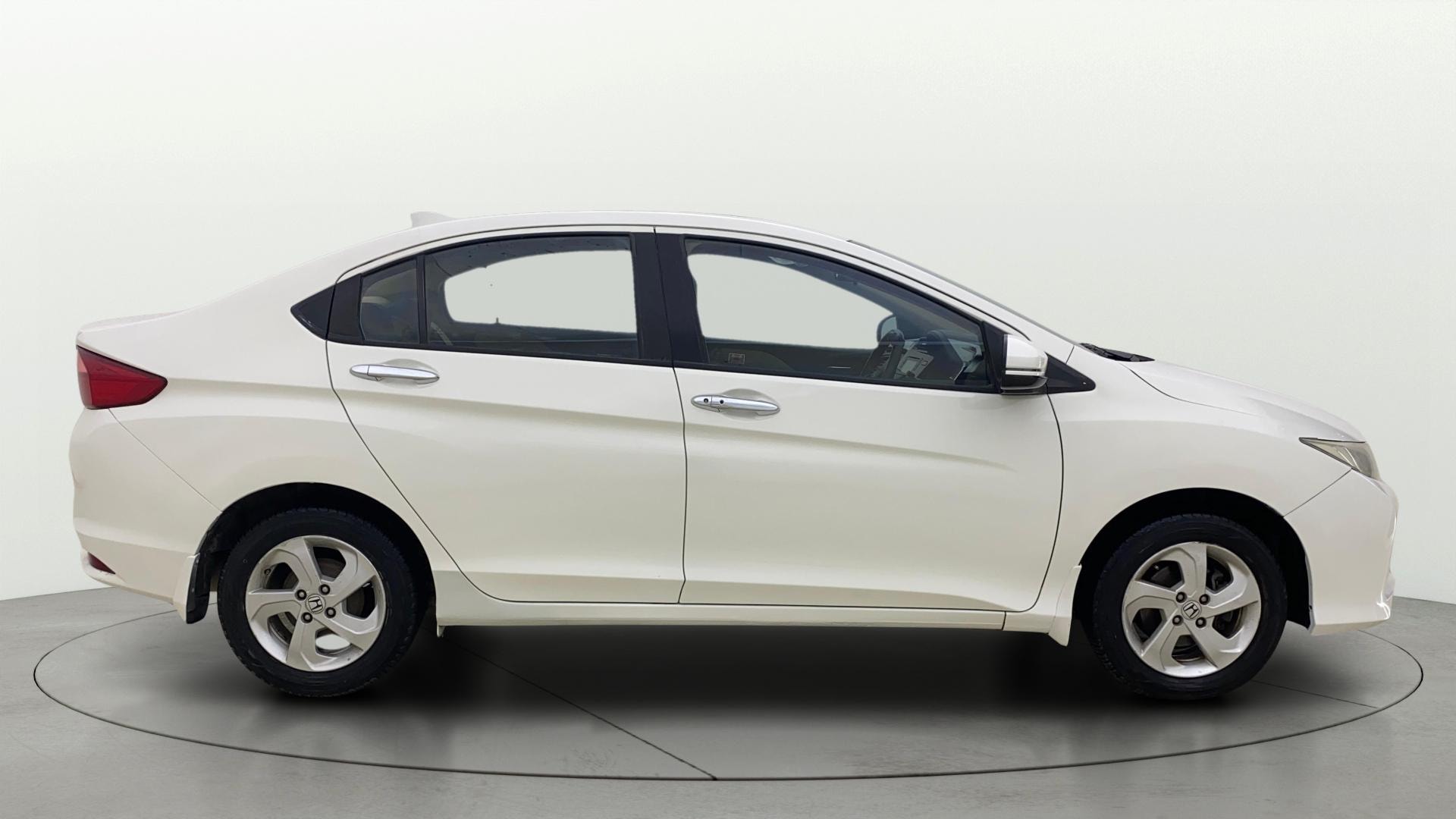 View 2015 Honda City ZX MT Diesel Anniversary Edition Image 9 Used 2015 Honda City ZX MT Diesel Anniversary Edition Image 9