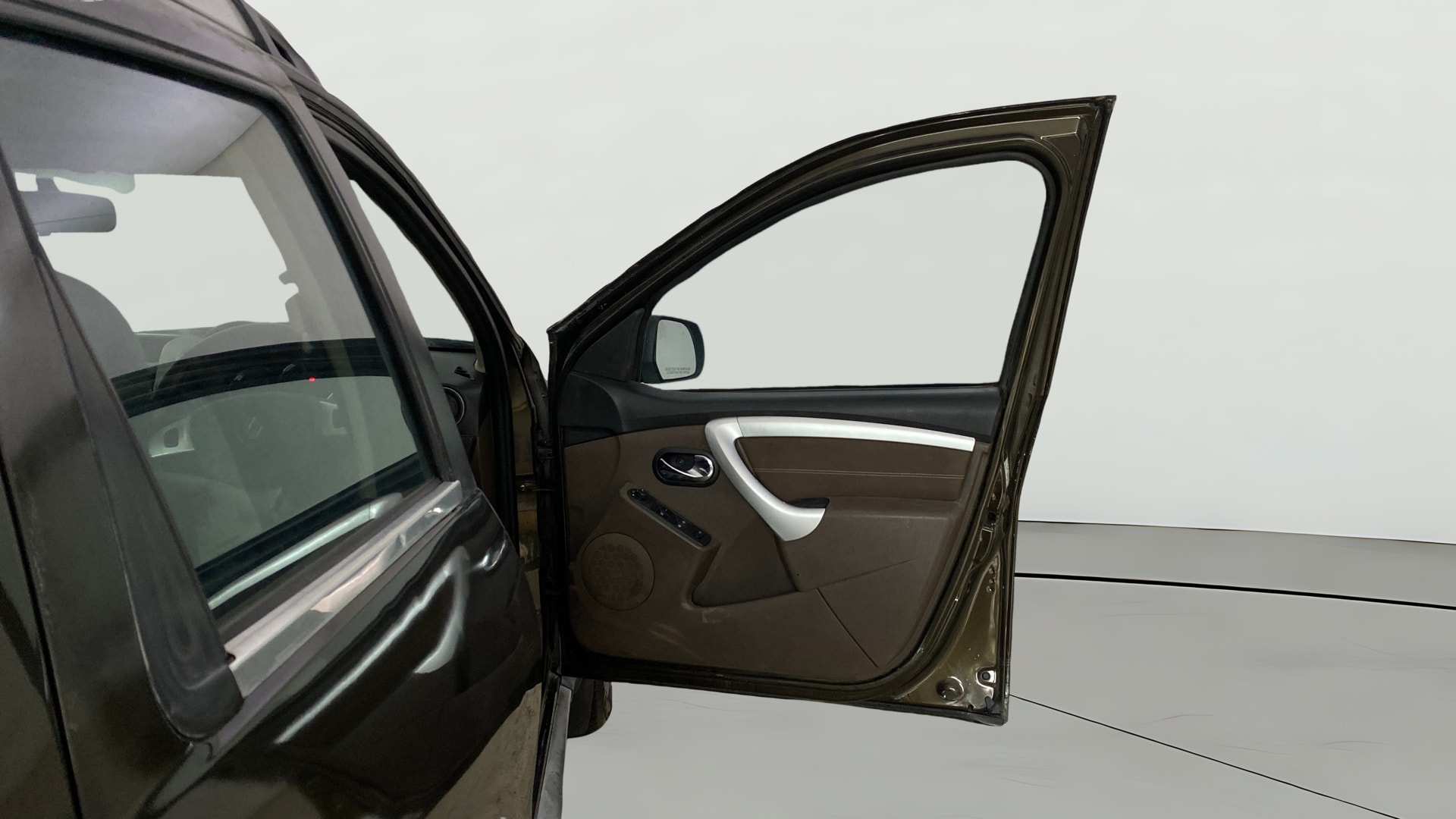 View 2017 Renault Duster Diesel 85PS 4x2 MT Image 44 Used 2017 Renault Duster Diesel 85PS 4x2 MT Image 44