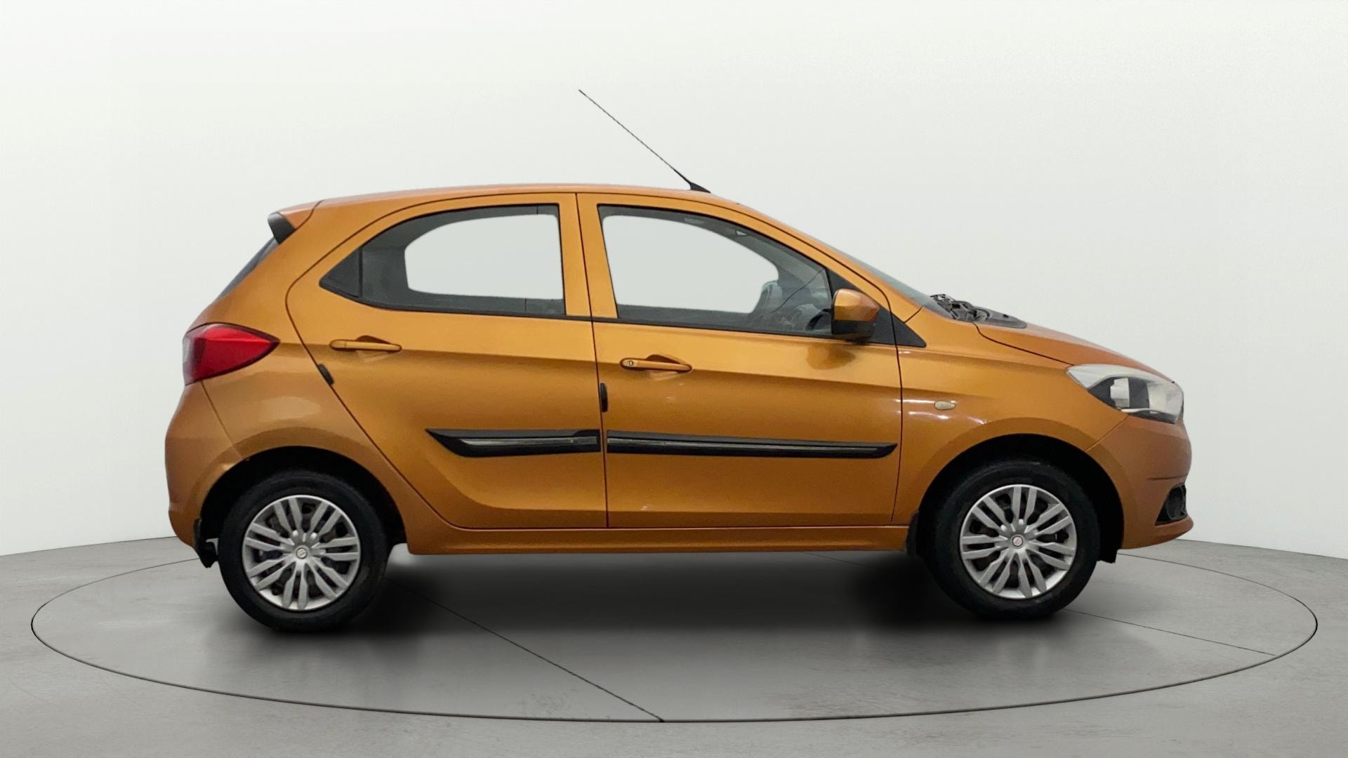 View 2018 Tata Tiago Revotorq XB Image 8 Used 2018 Tata Tiago Revotorq XB Image 8