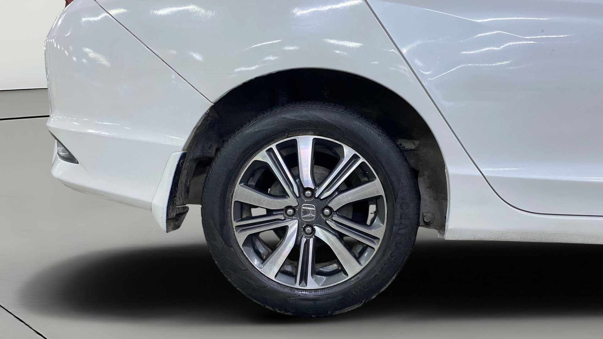 View 2017 Honda City ZX MT Diesel Anniversary Edition Image 34 Used 2017 Honda City ZX MT Diesel Anniversary Edition Image 34