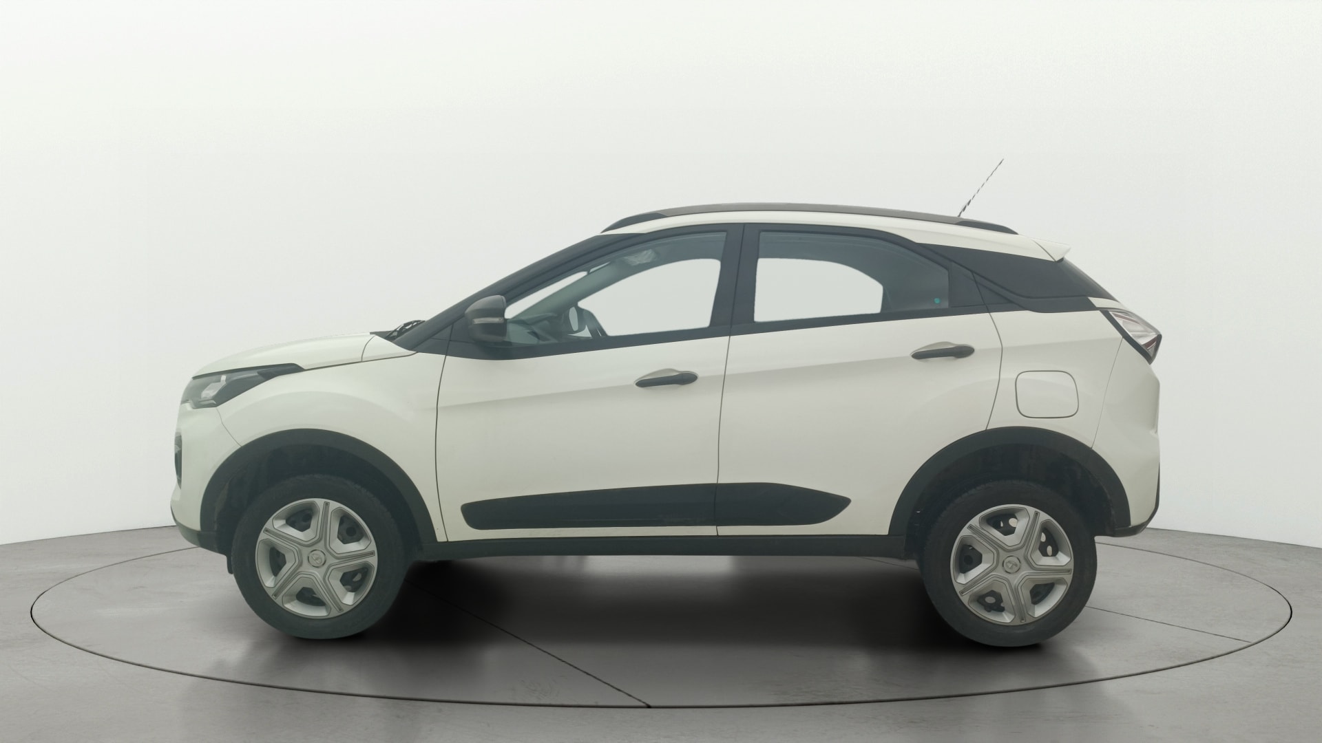 View 2023 Tata Nexon Revotron XM Image 5 Used 2023 Tata Nexon Revotron XM Image 5