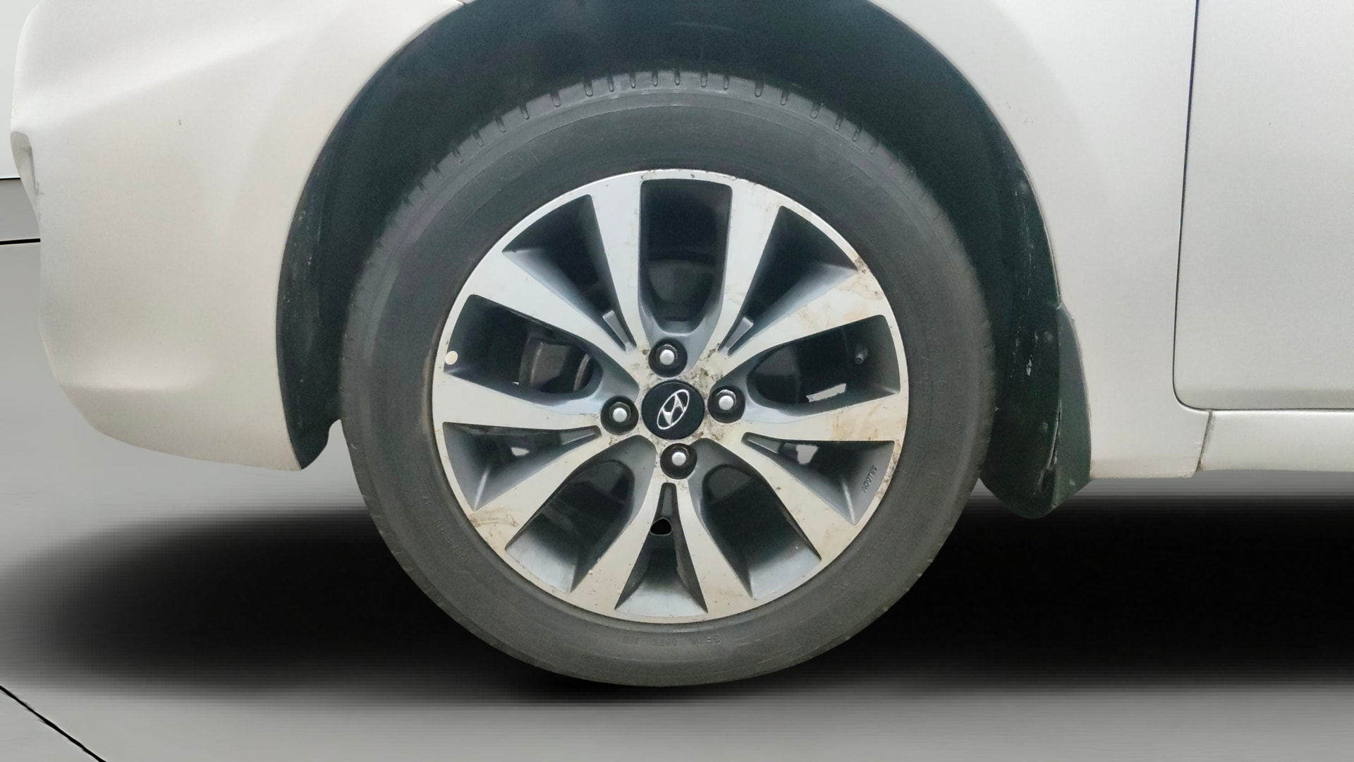 View 2013 Hyundai Fluidic Verna 1.6 VTVT SX AT Image 28 Used 2013 Hyundai Fluidic Verna 1.6 VTVT SX AT Image 28