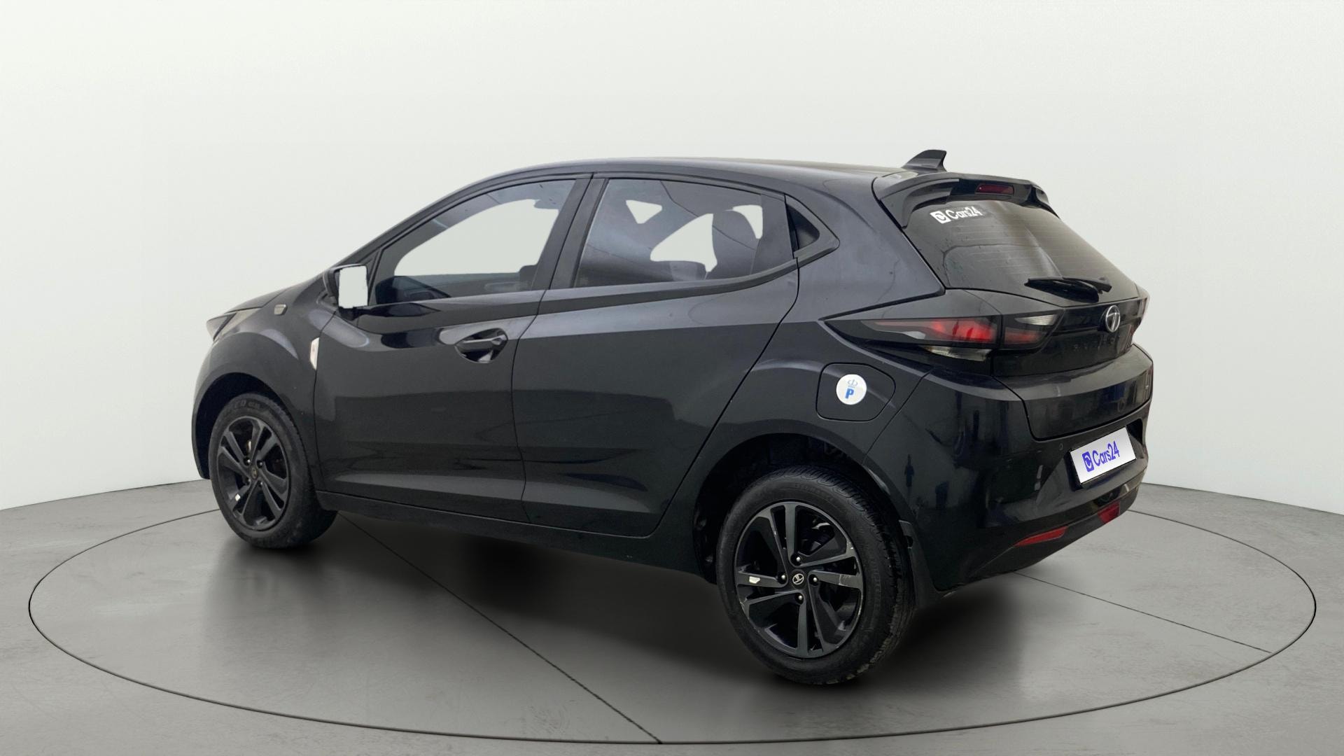 View 2024 Tata Altroz XZ Petrol Image 2 Used 2024 Tata Altroz XZ Petrol Image 2