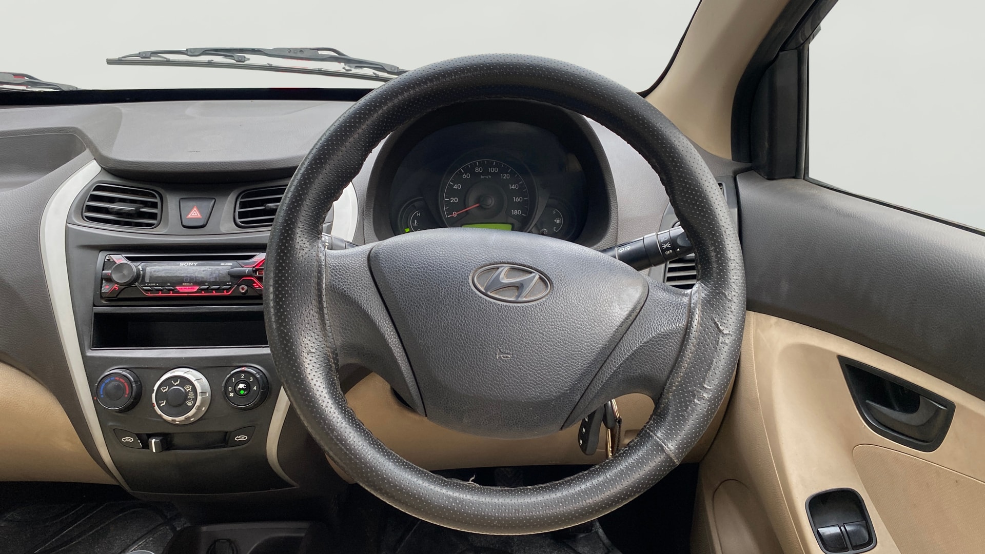 View 2017 Hyundai EON Era Plus Image 14 Used 2017 Hyundai EON Era Plus Image 14
