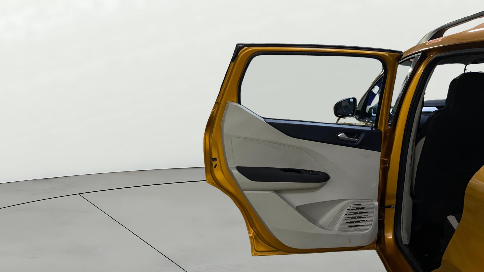 View 2019 Renault Triber RXZ Image 15 Used 2019 Renault Triber RXZ Image 15
