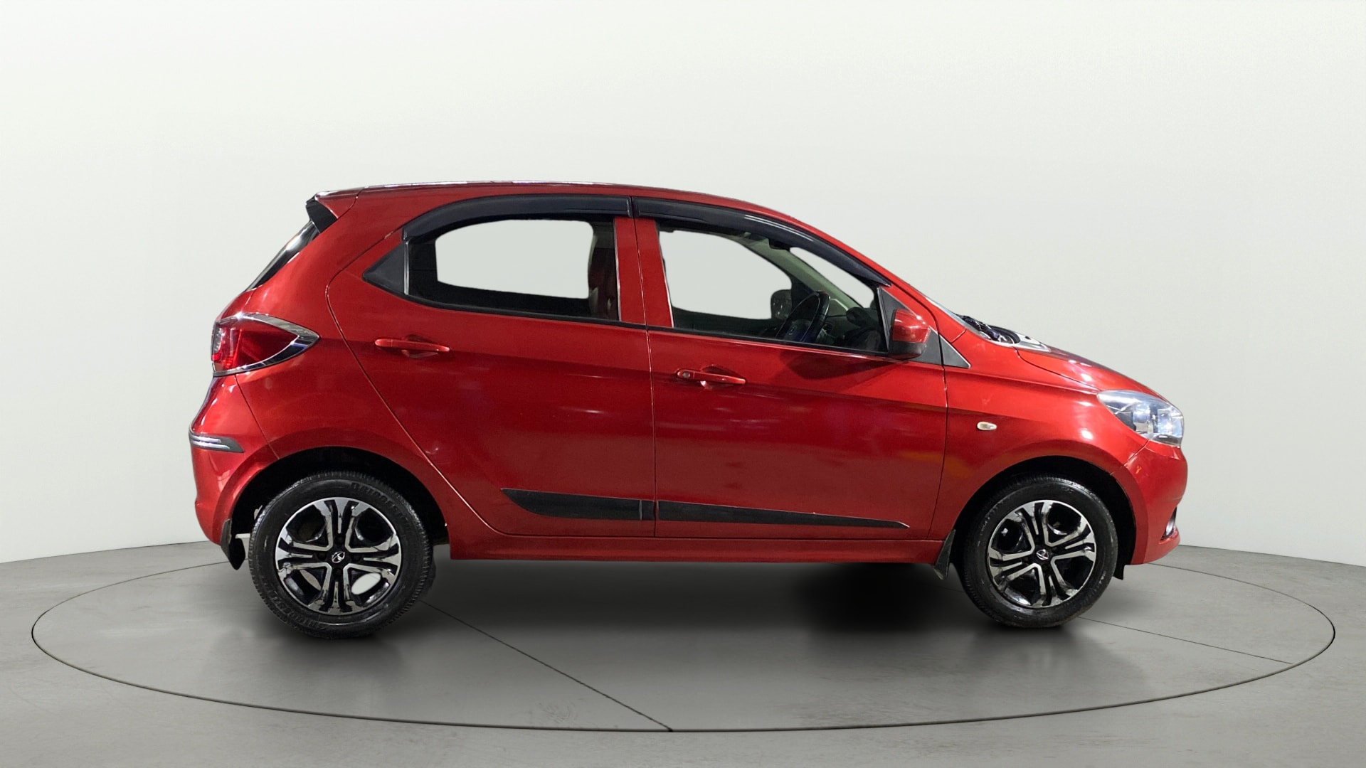 View 2019 Tata Tiago Revotorq XB Image 8 Used 2019 Tata Tiago Revotorq XB Image 8